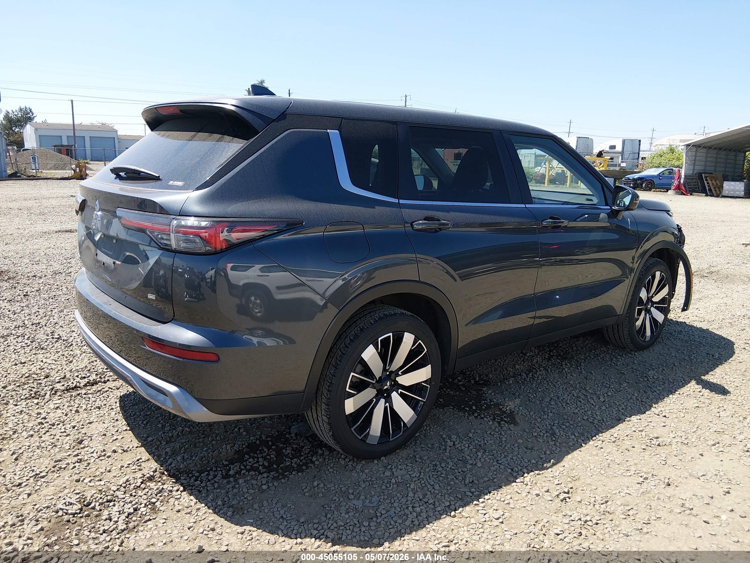 MITSUBISHI OUTLANDER image 4
