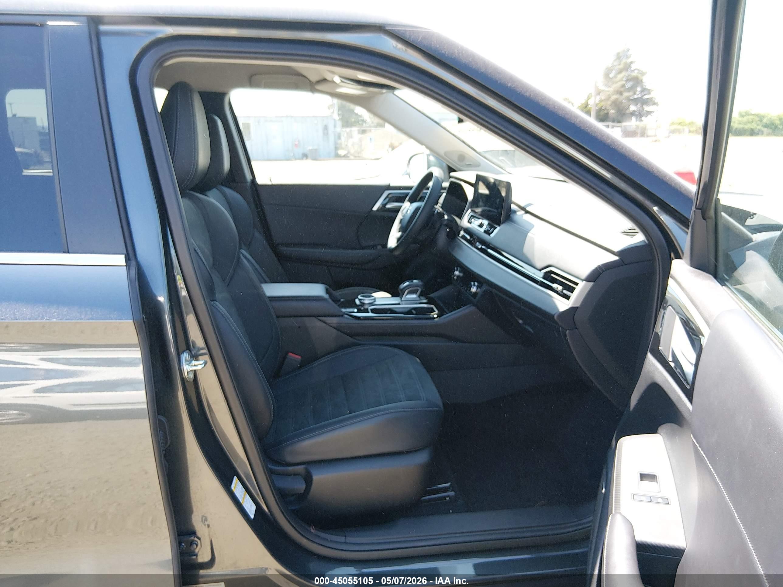 MITSUBISHI OUTLANDER image 5