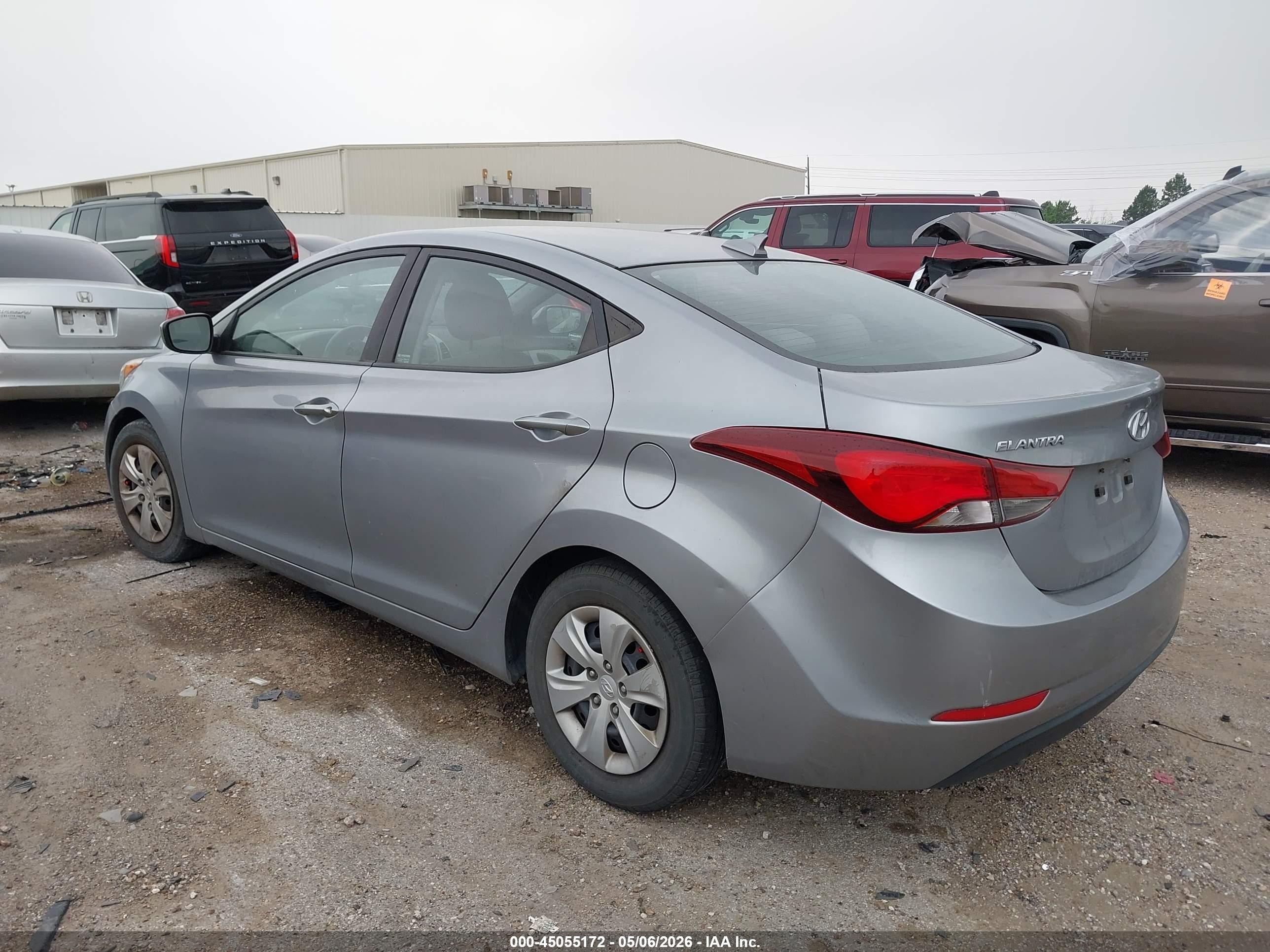 HYUNDAI ELANTRA image 3