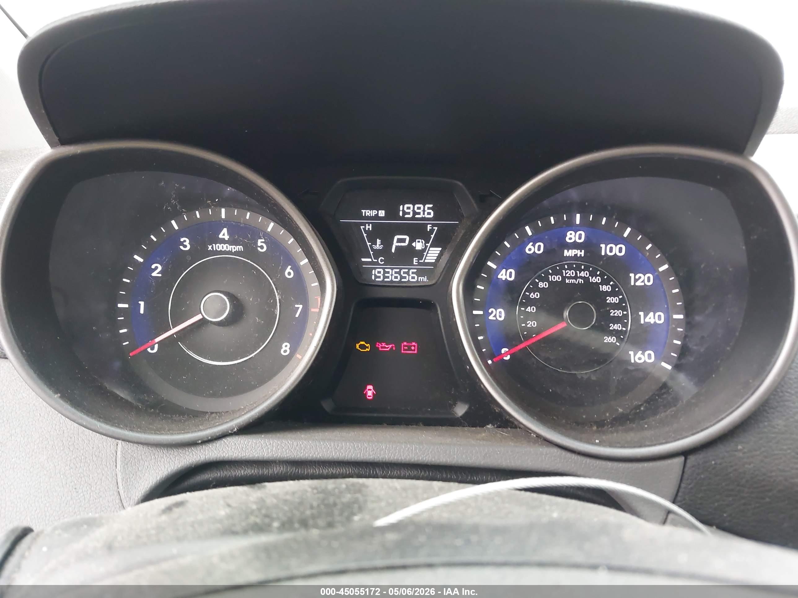 HYUNDAI ELANTRA image 7