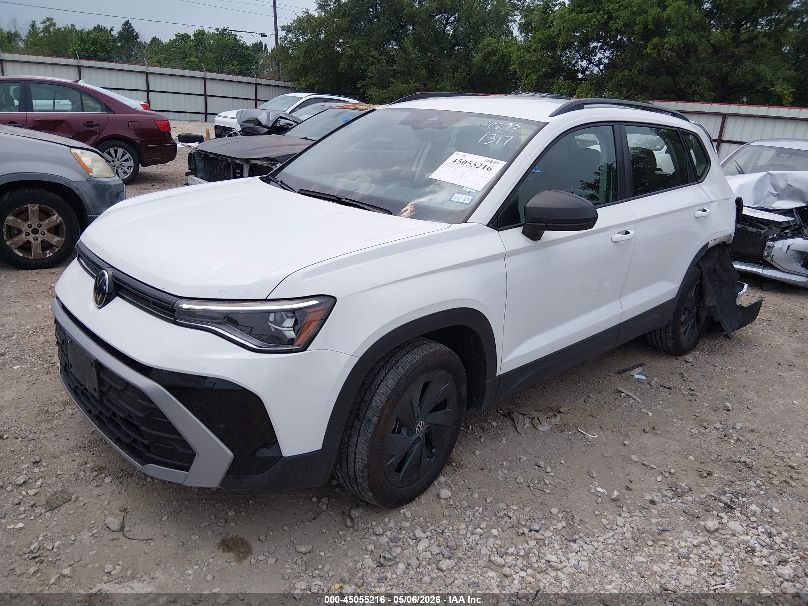VOLKSWAGEN TAOS image 2
