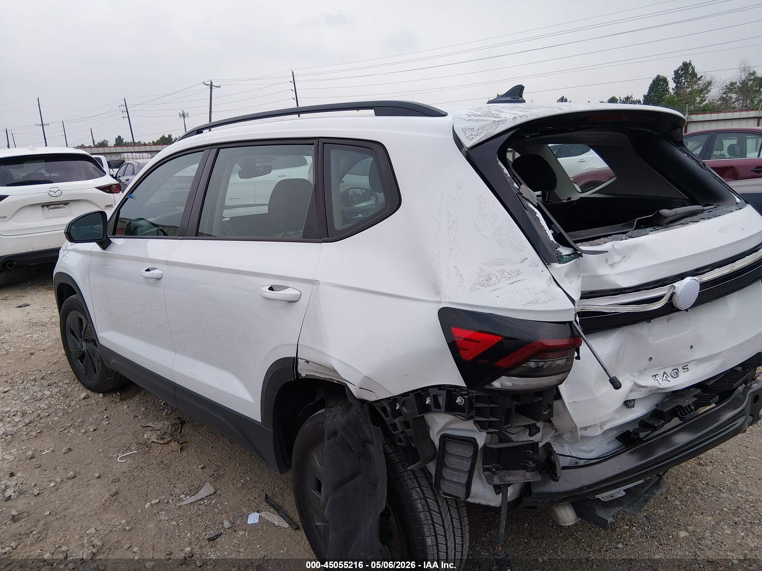 VOLKSWAGEN TAOS image 3