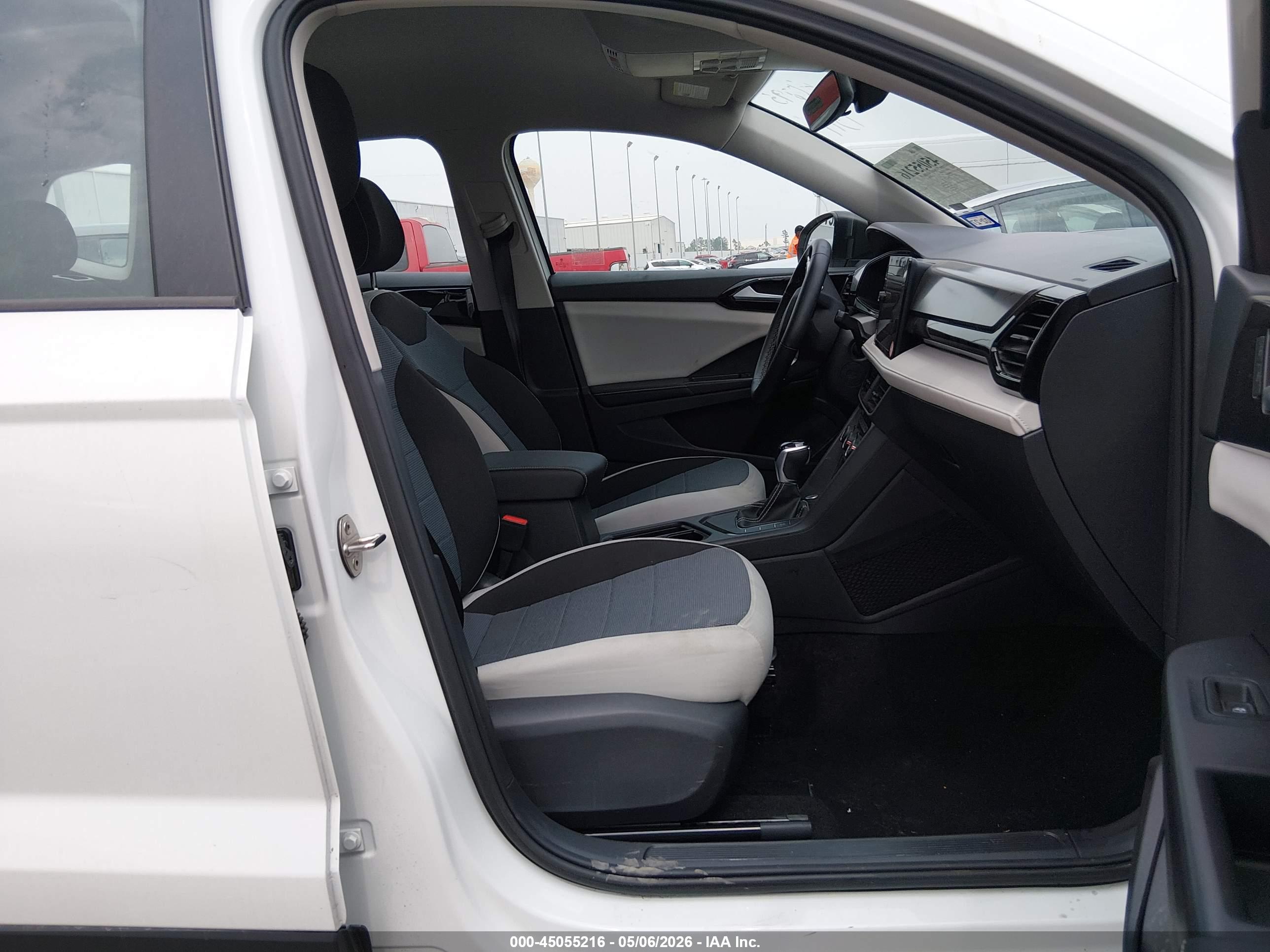 VOLKSWAGEN TAOS image 5