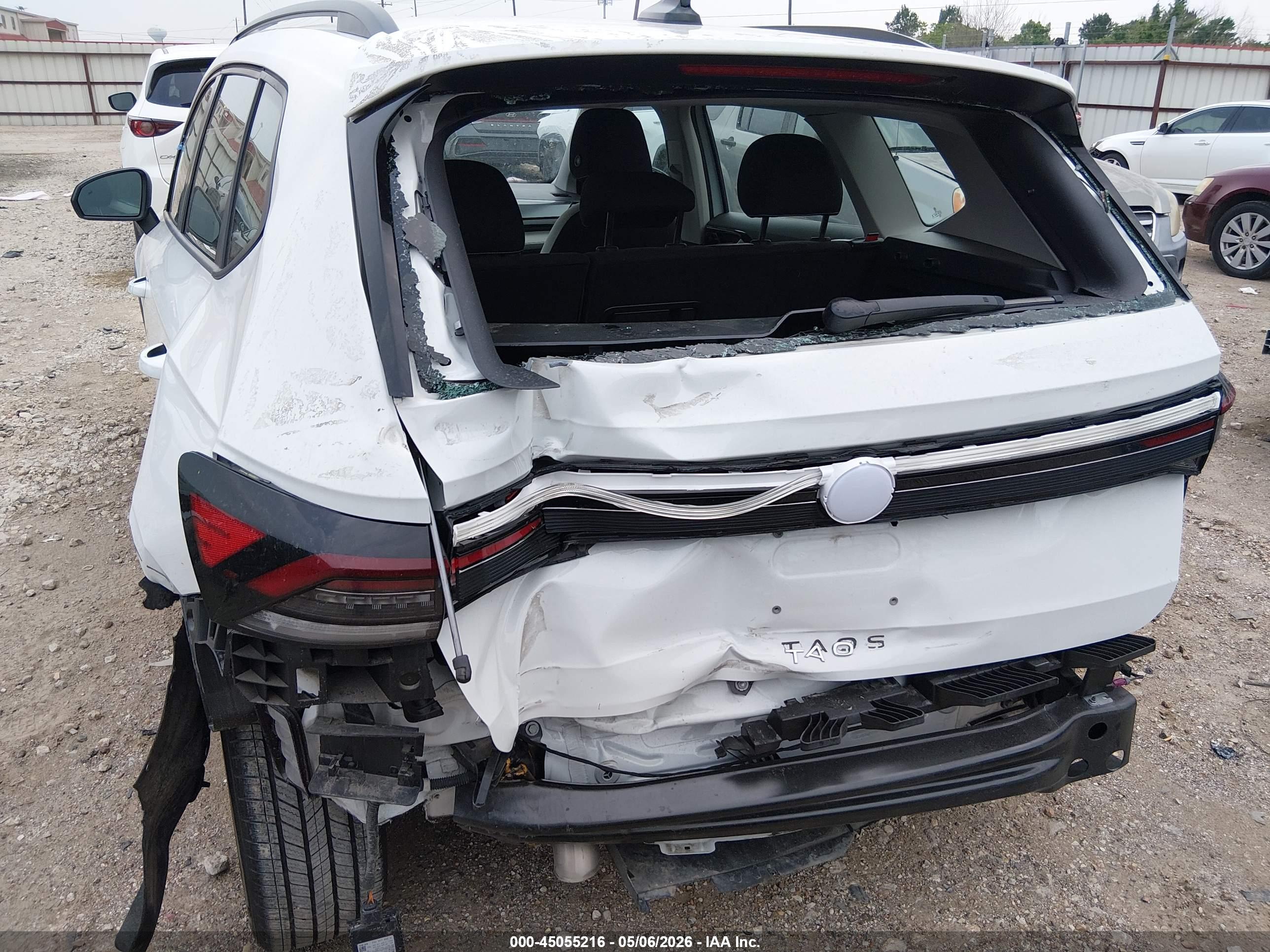 VOLKSWAGEN TAOS image 6