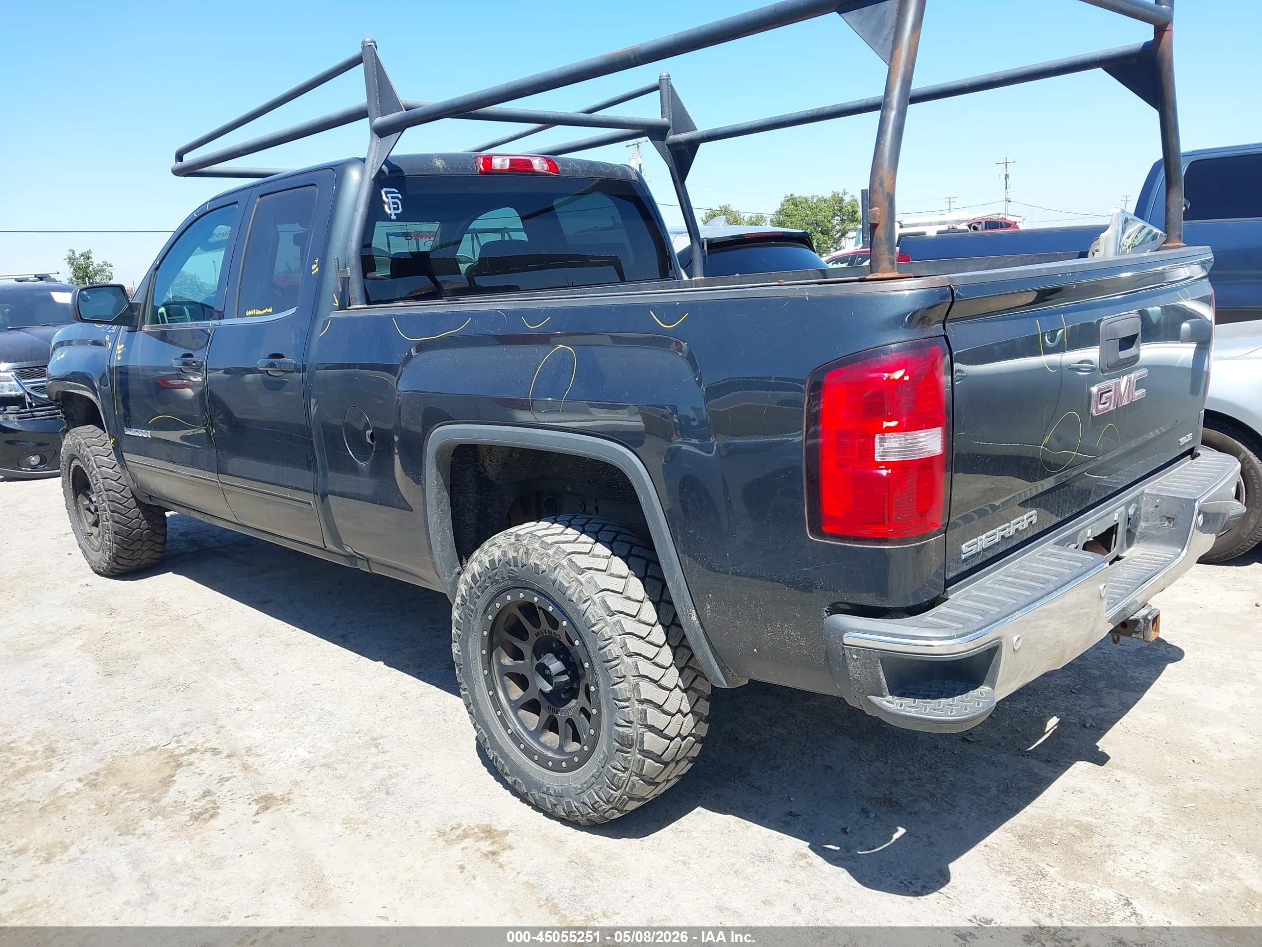 GMC SIERRA image 3