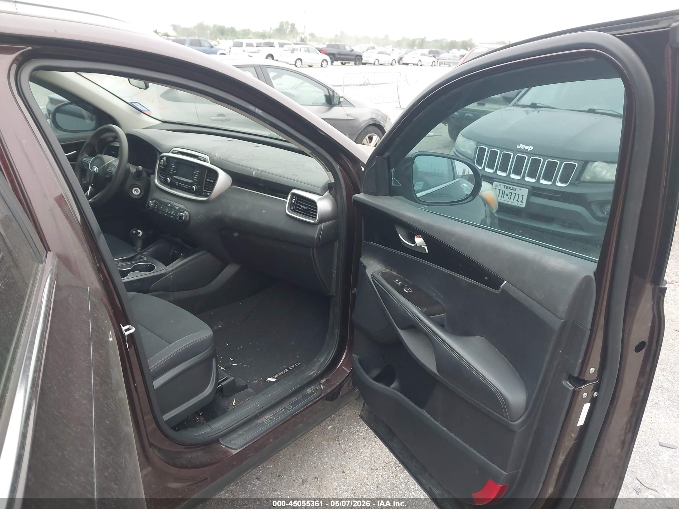 KIA SORENTO image 5