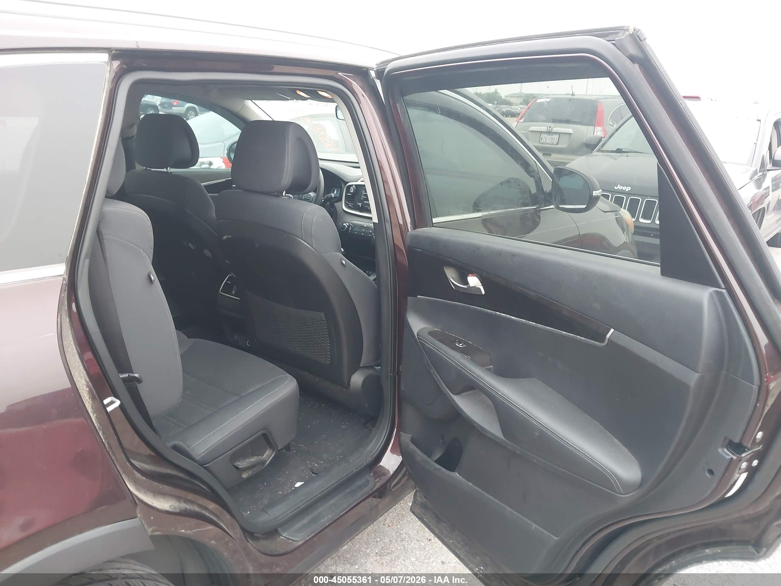 KIA SORENTO image 8