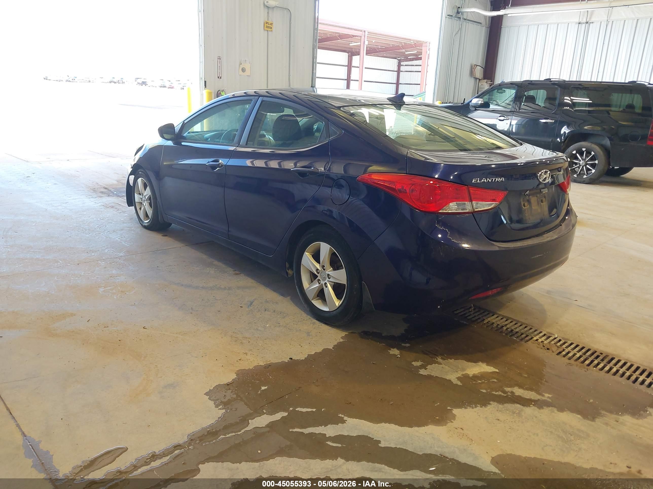 HYUNDAI ELANTRA image 3