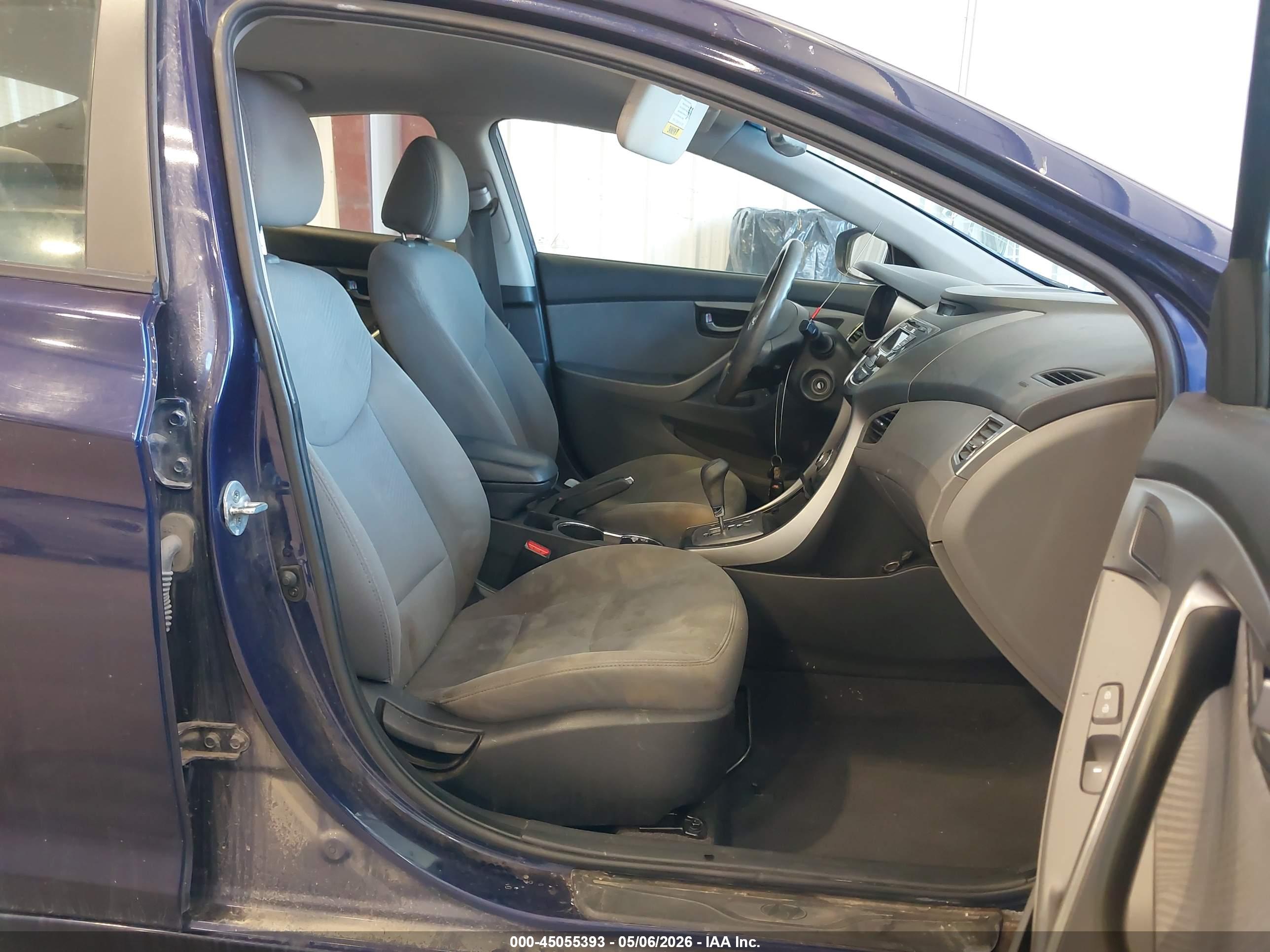 HYUNDAI ELANTRA image 5