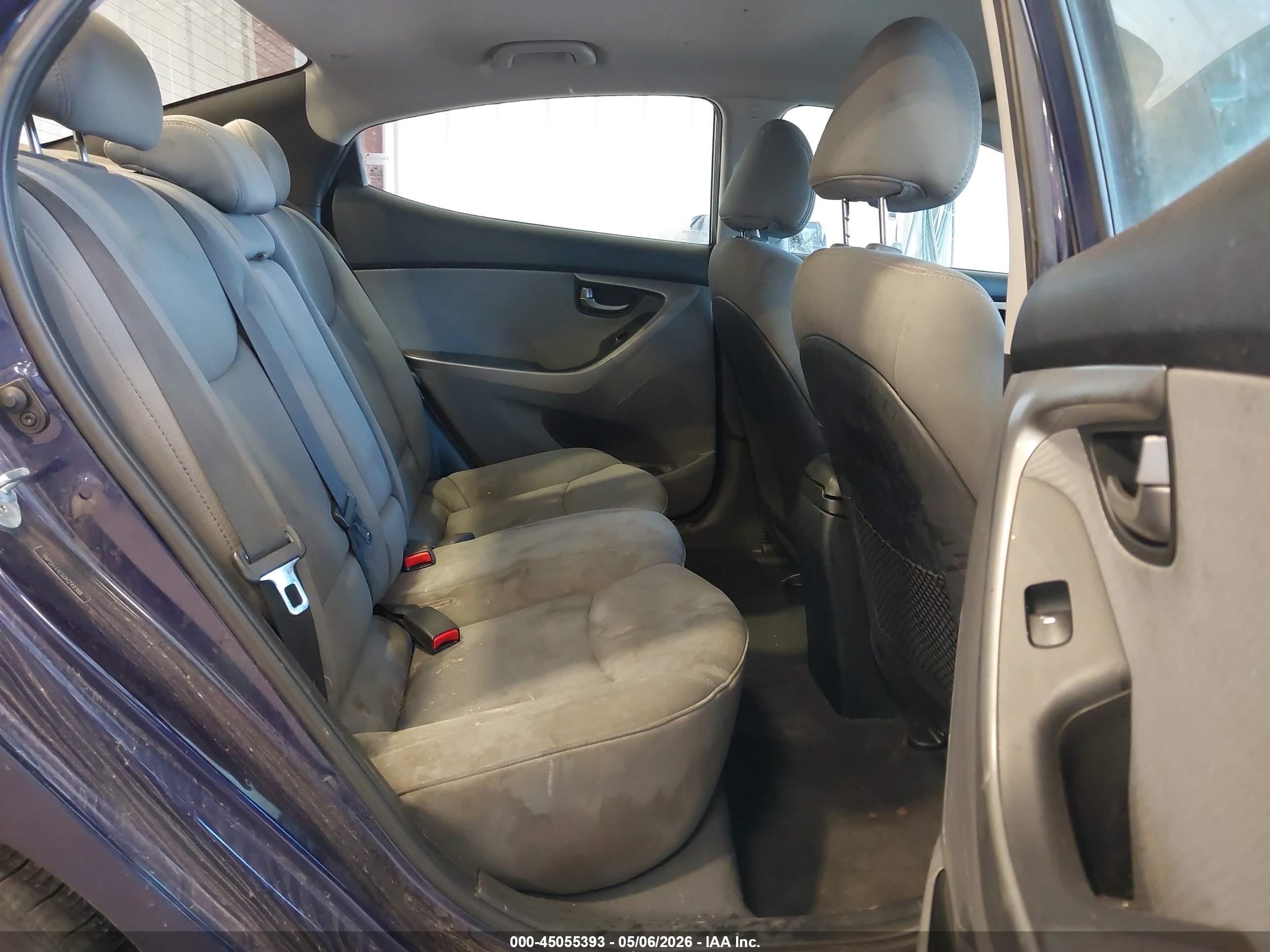 HYUNDAI ELANTRA image 8
