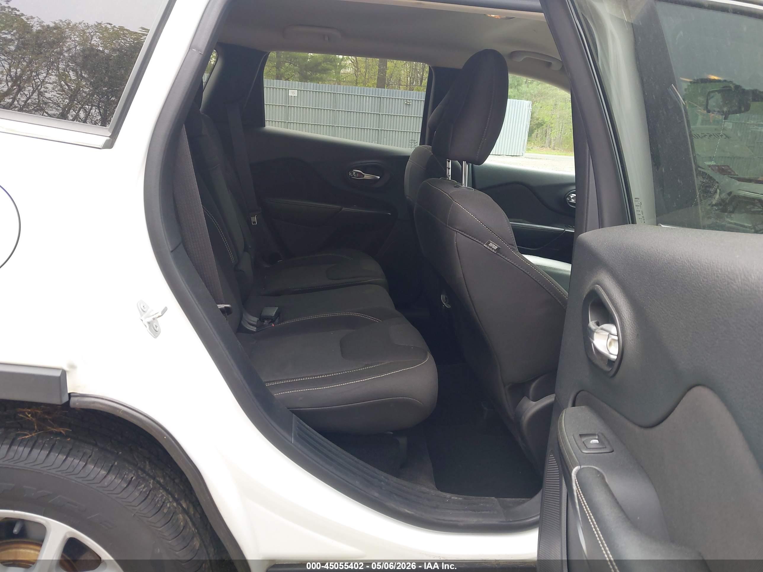 JEEP CHEROKEE image 8