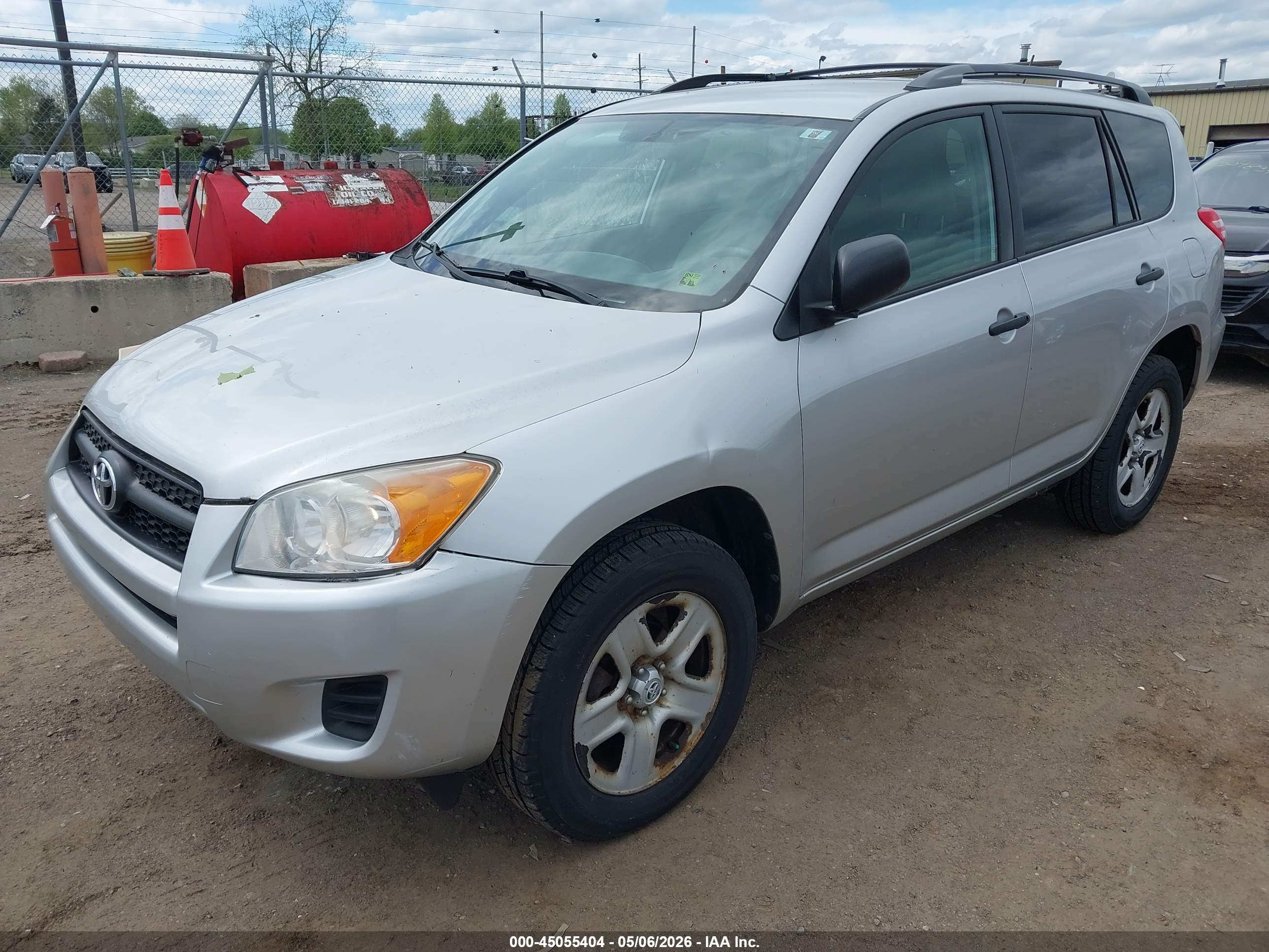 TOYOTA RAV4 image 2