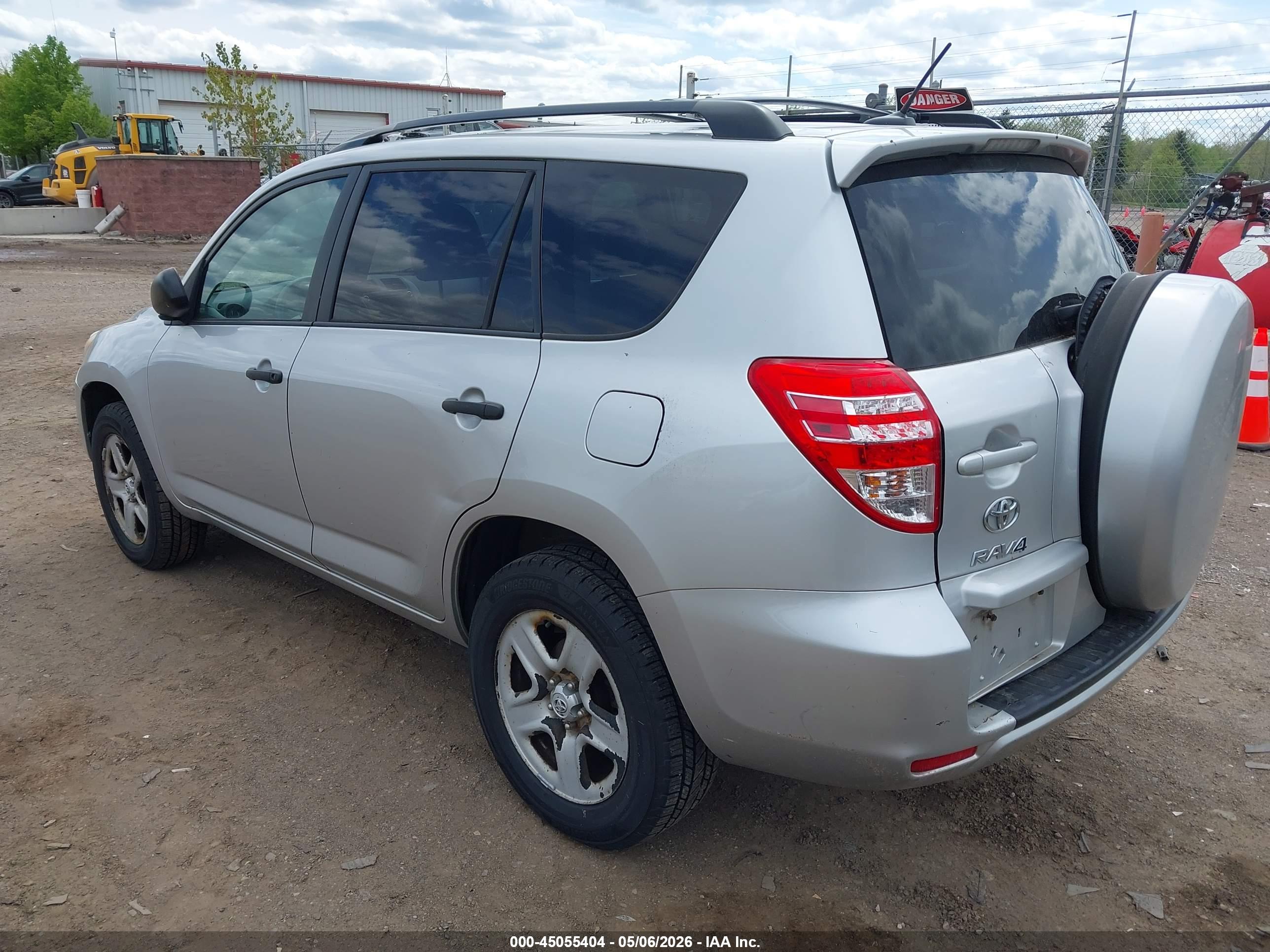 TOYOTA RAV4 image 3