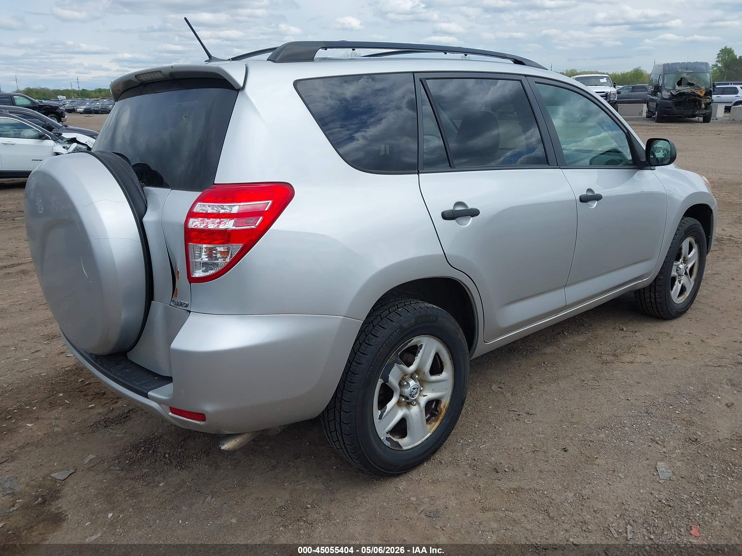 TOYOTA RAV4 image 4
