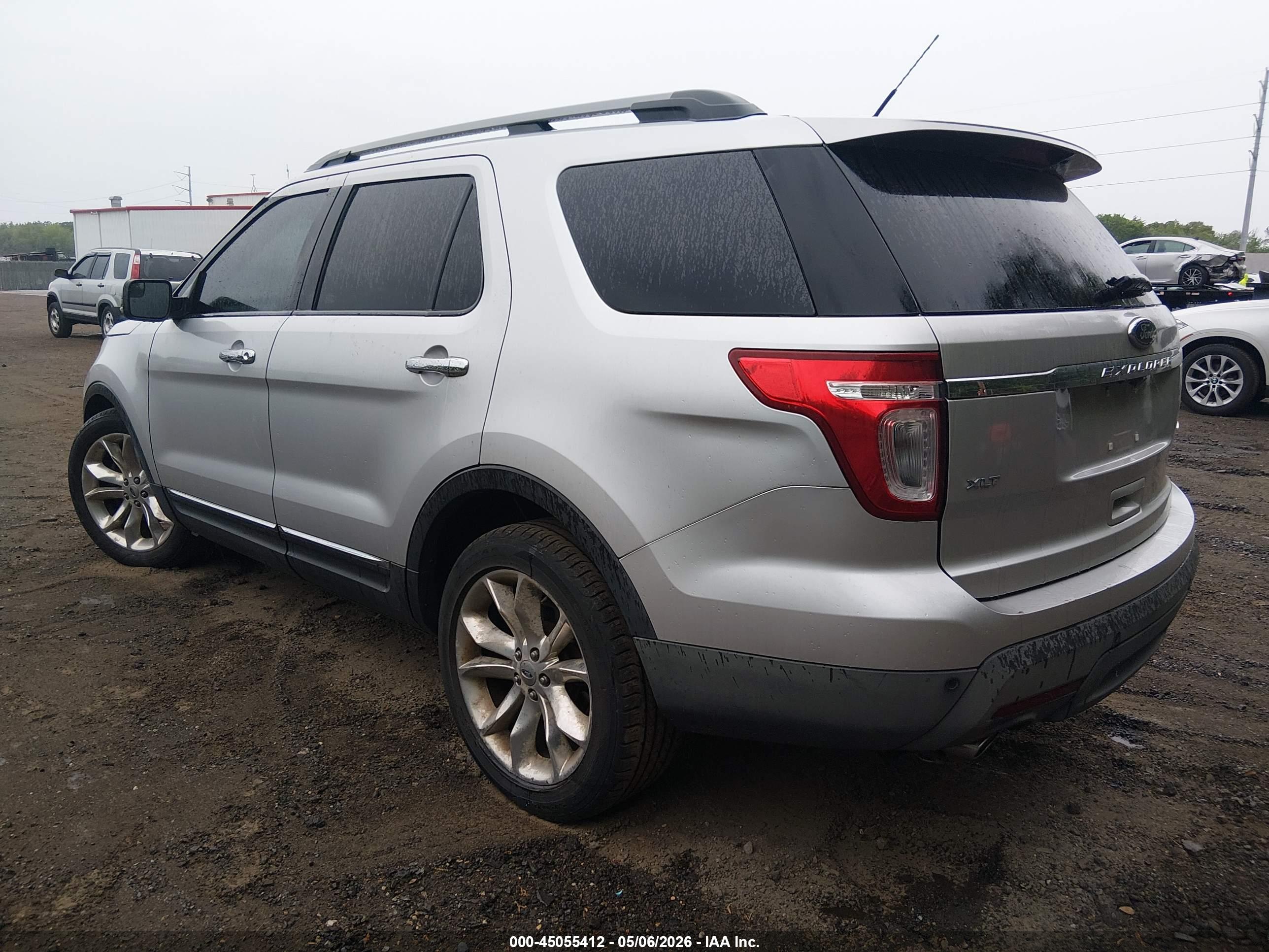 FORD EXPLORER image 3