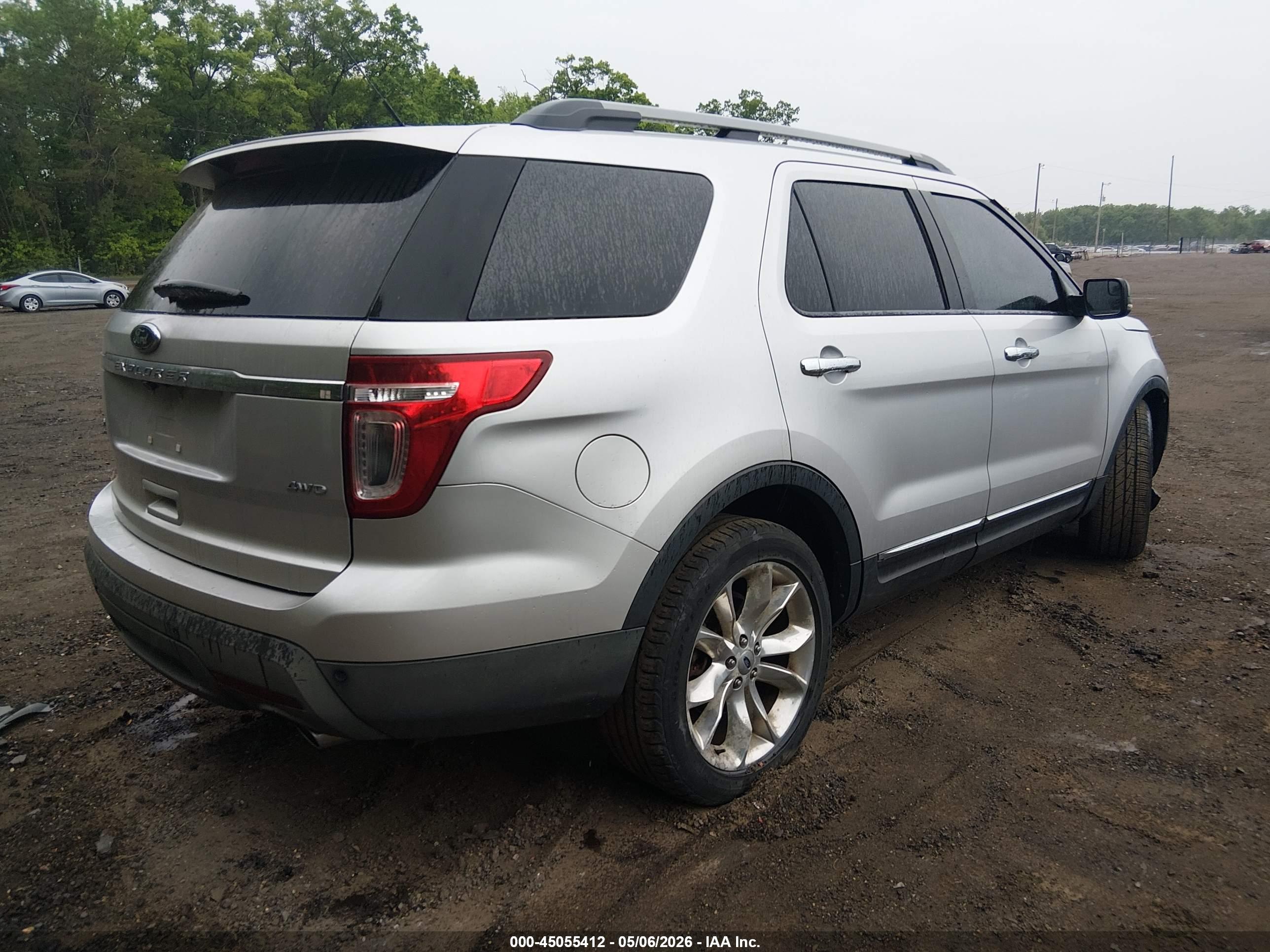 FORD EXPLORER image 4