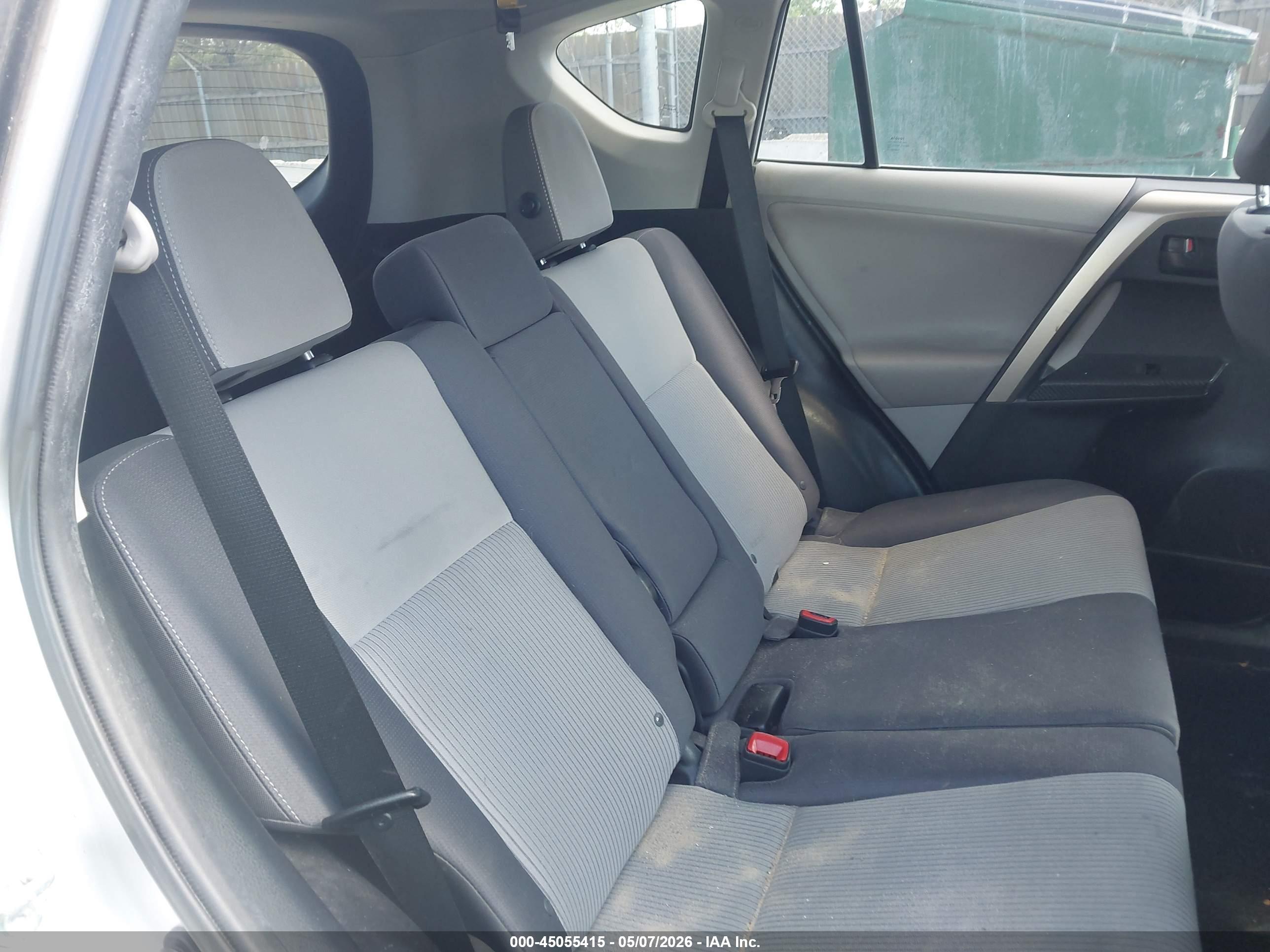 TOYOTA RAV4 image 8
