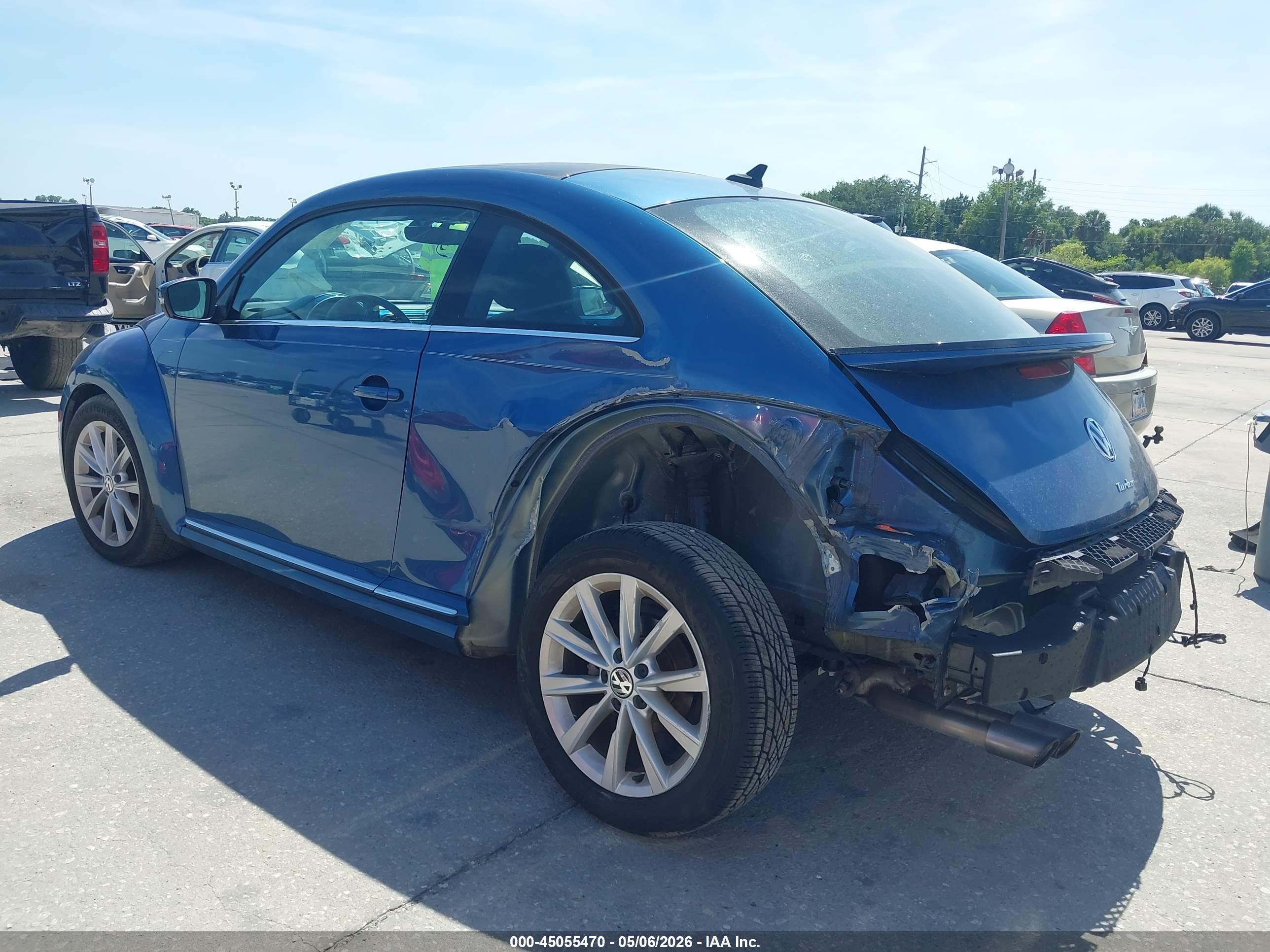 VOLKSWAGEN BEETLE image 3