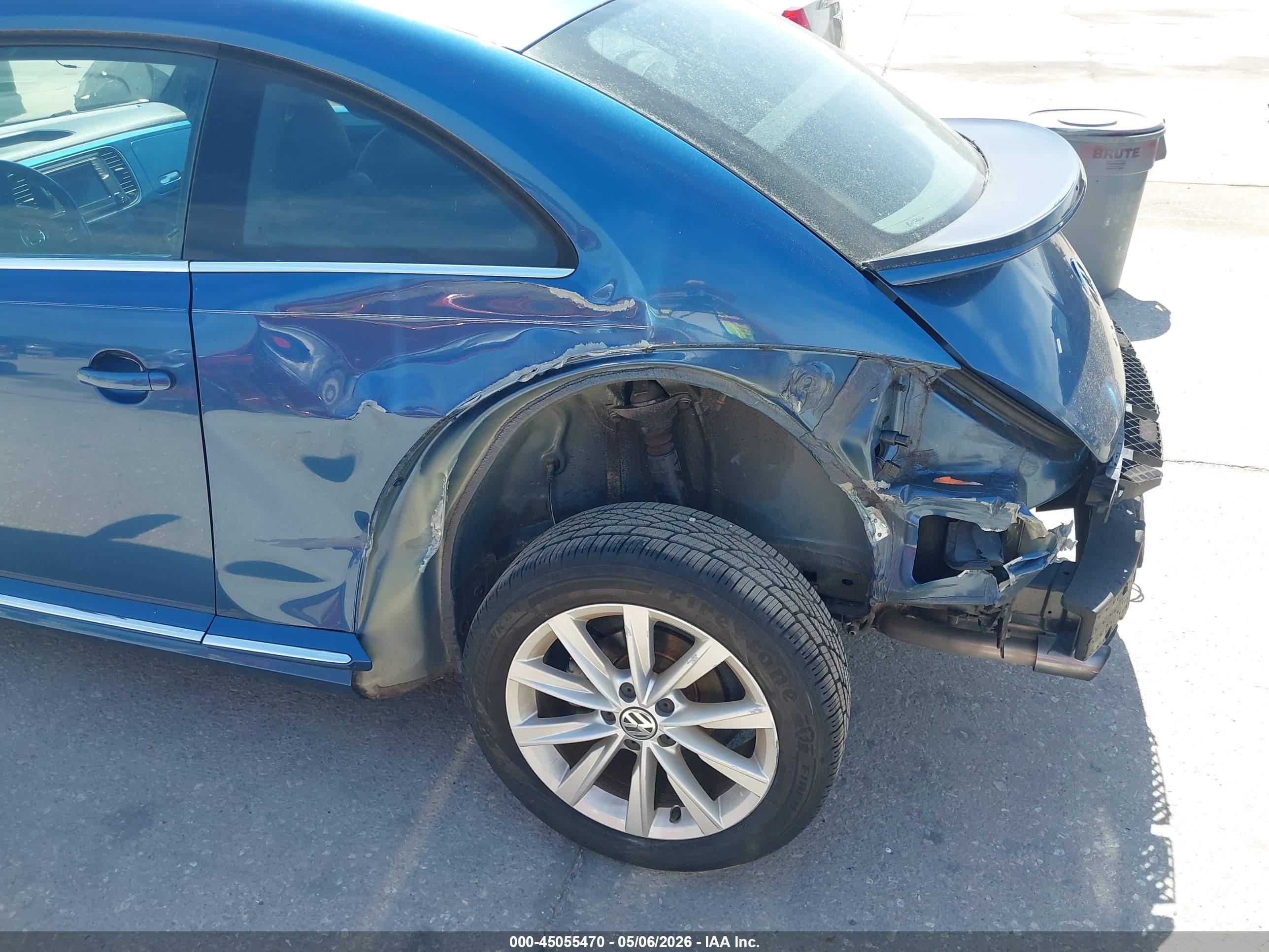 VOLKSWAGEN BEETLE image 6