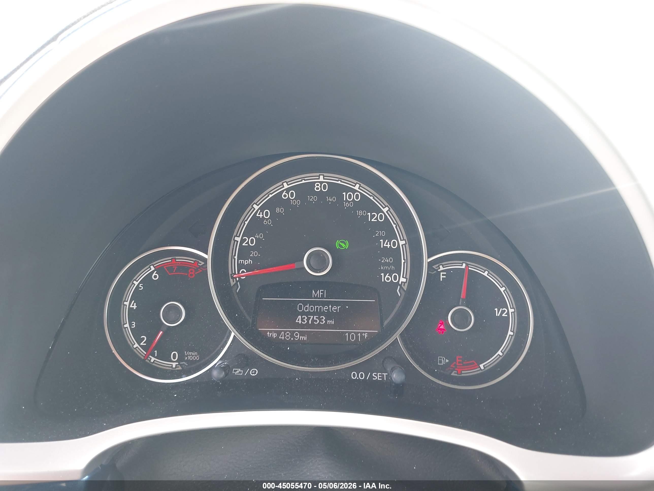VOLKSWAGEN BEETLE image 7
