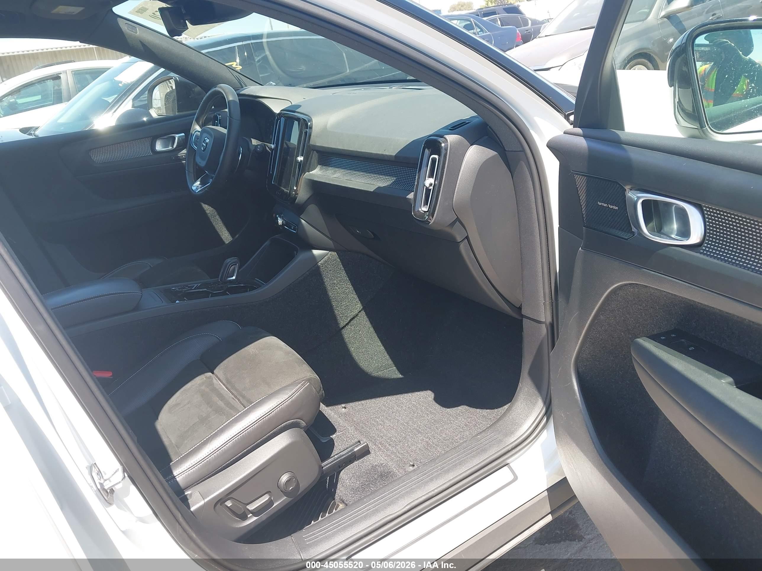 VOLVO XC40 image 5