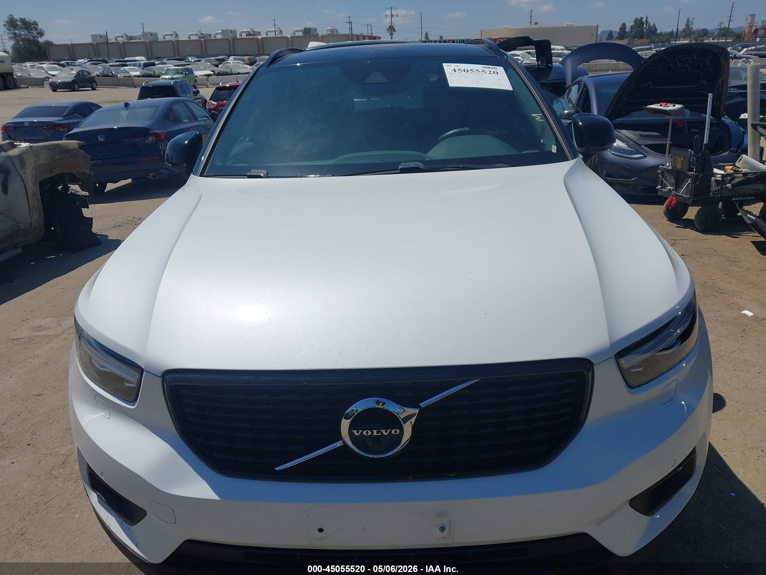 VOLVO XC40 image 6
