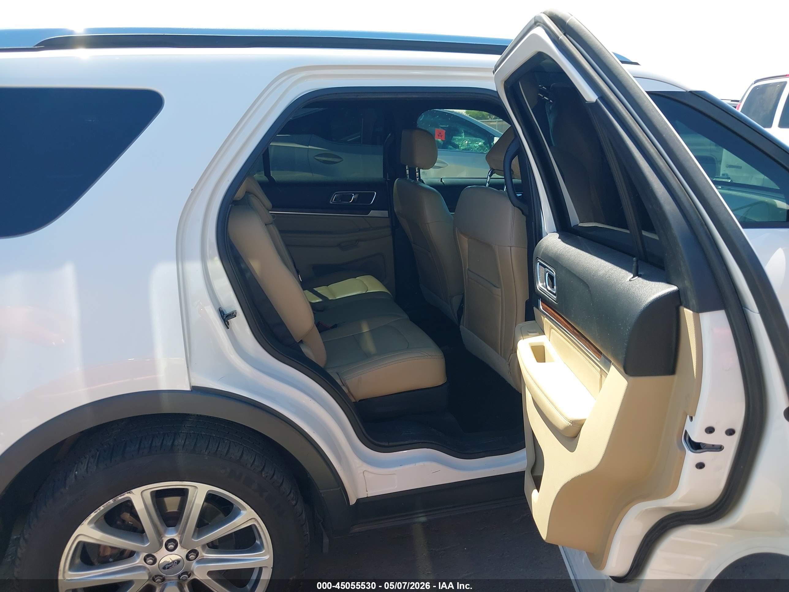 FORD EXPLORER image 8