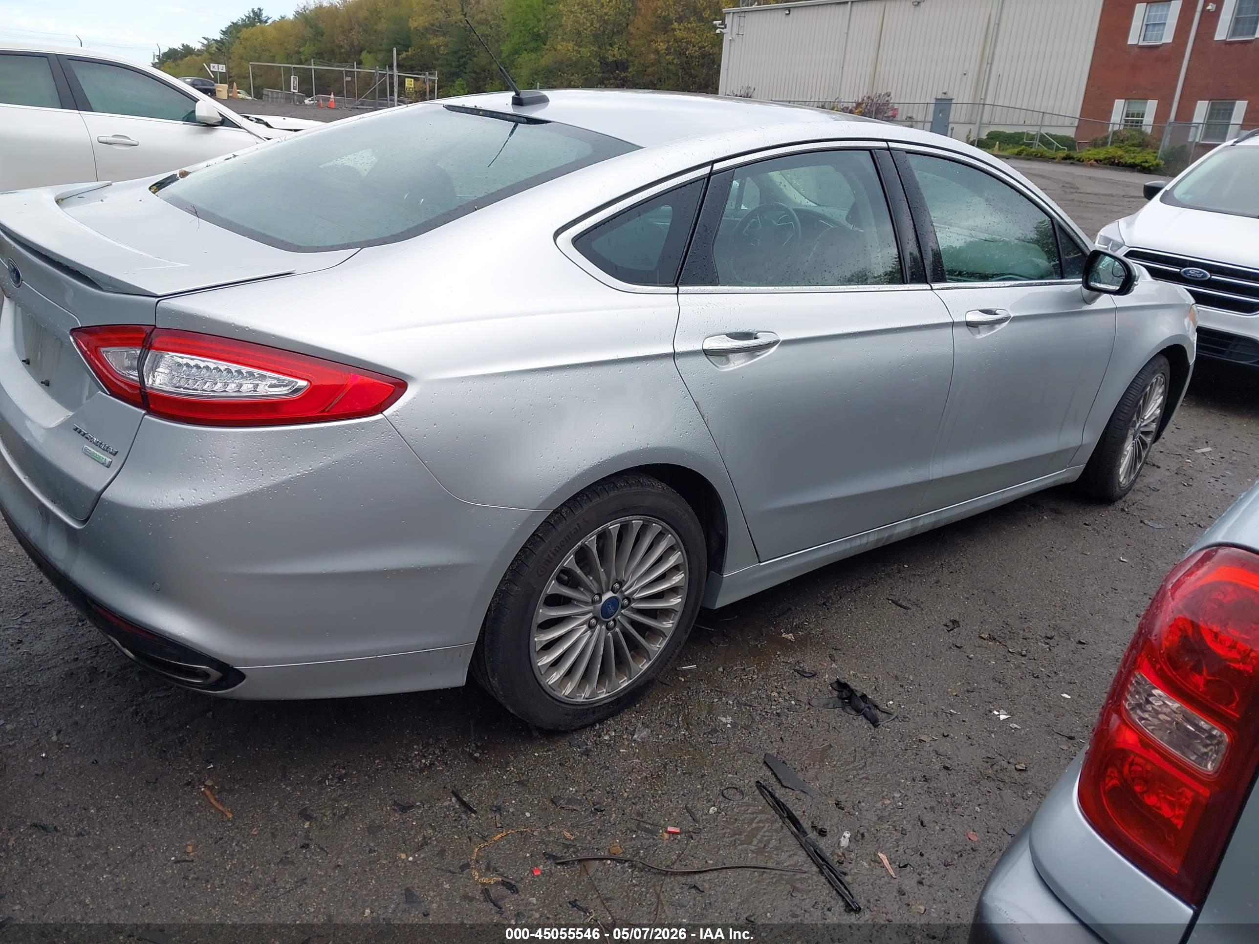 FORD FUSION image 4