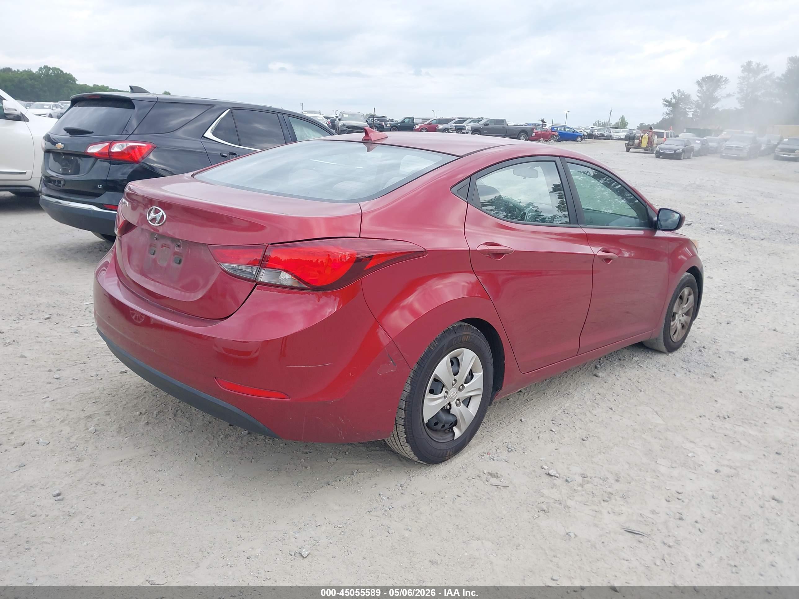 HYUNDAI ELANTRA image 4