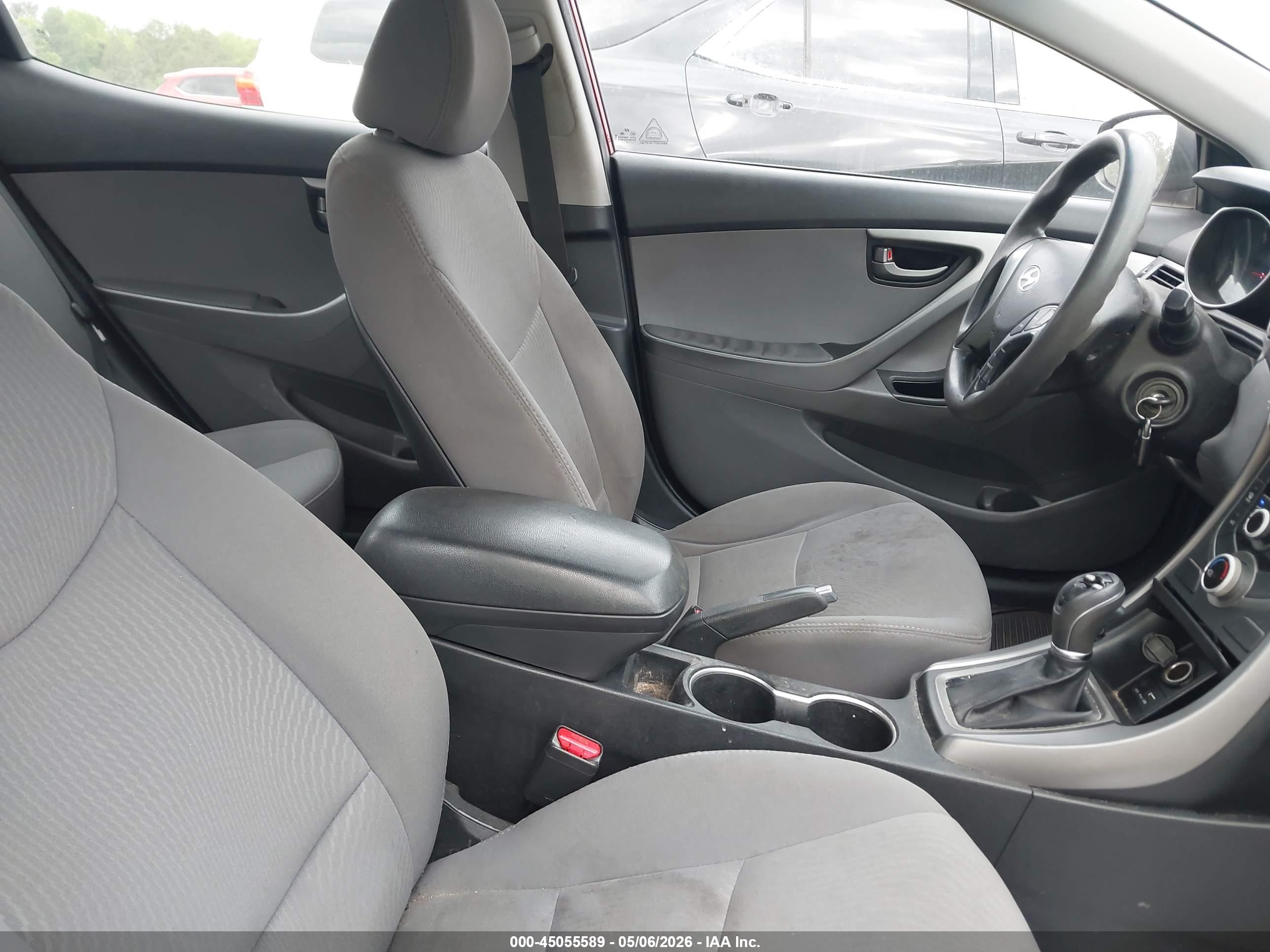HYUNDAI ELANTRA image 5