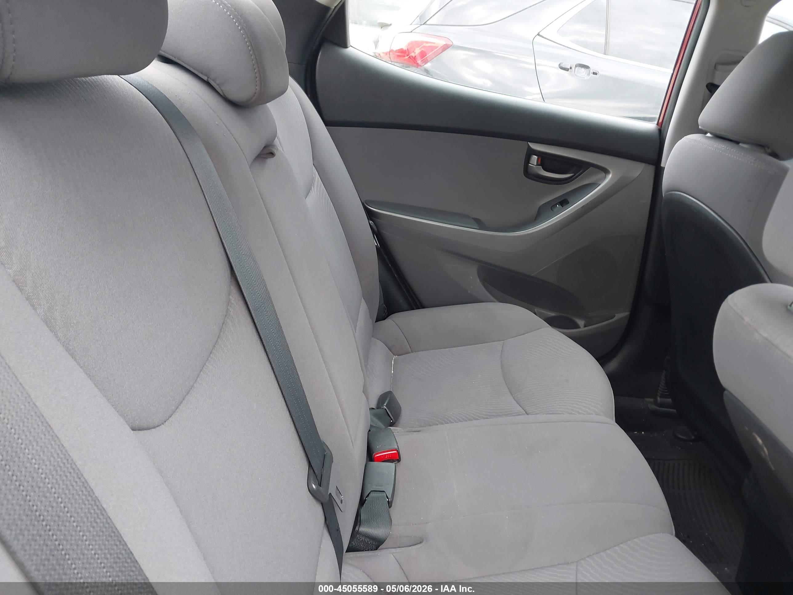 HYUNDAI ELANTRA image 8