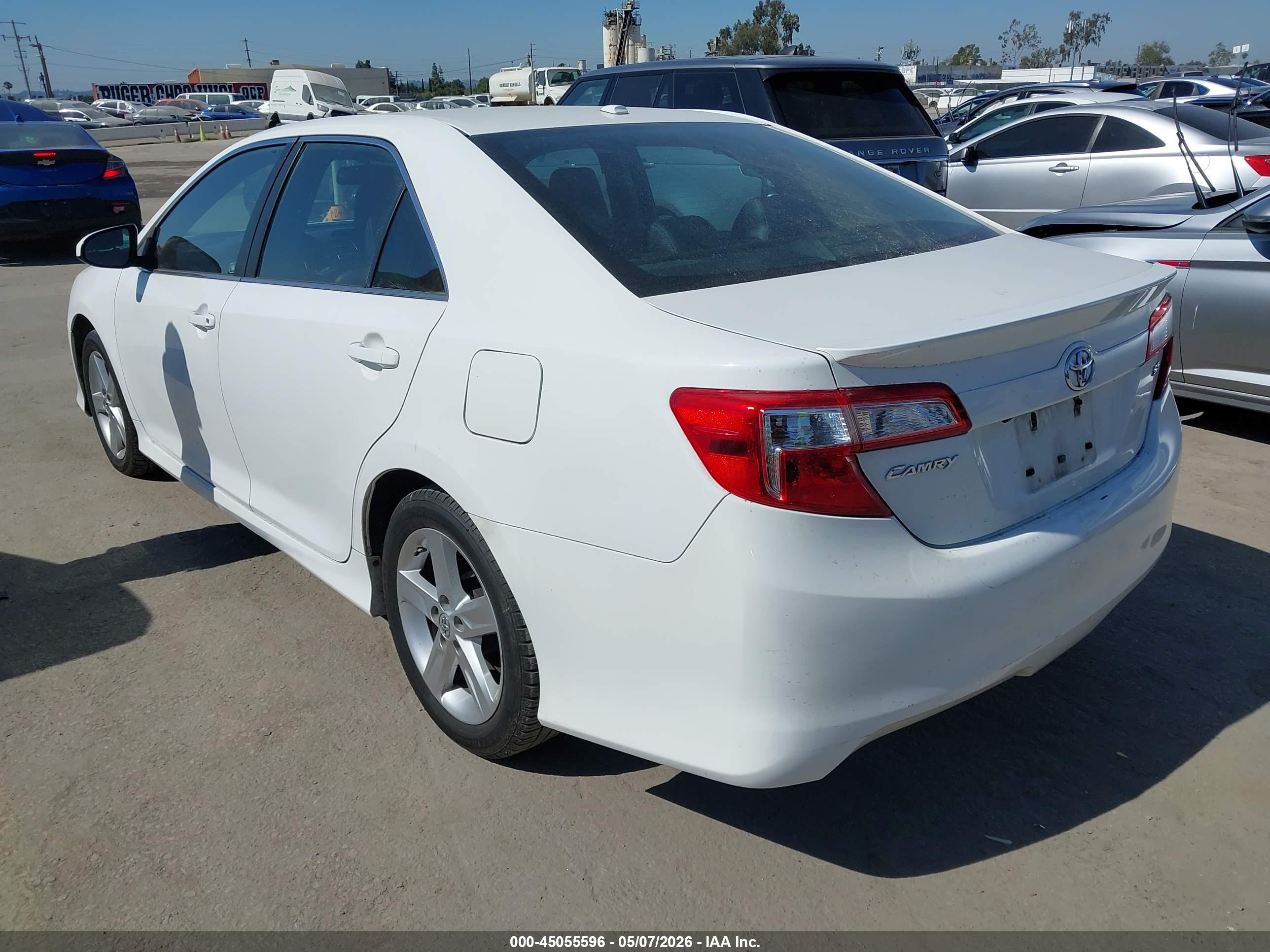 TOYOTA CAMRY image 3