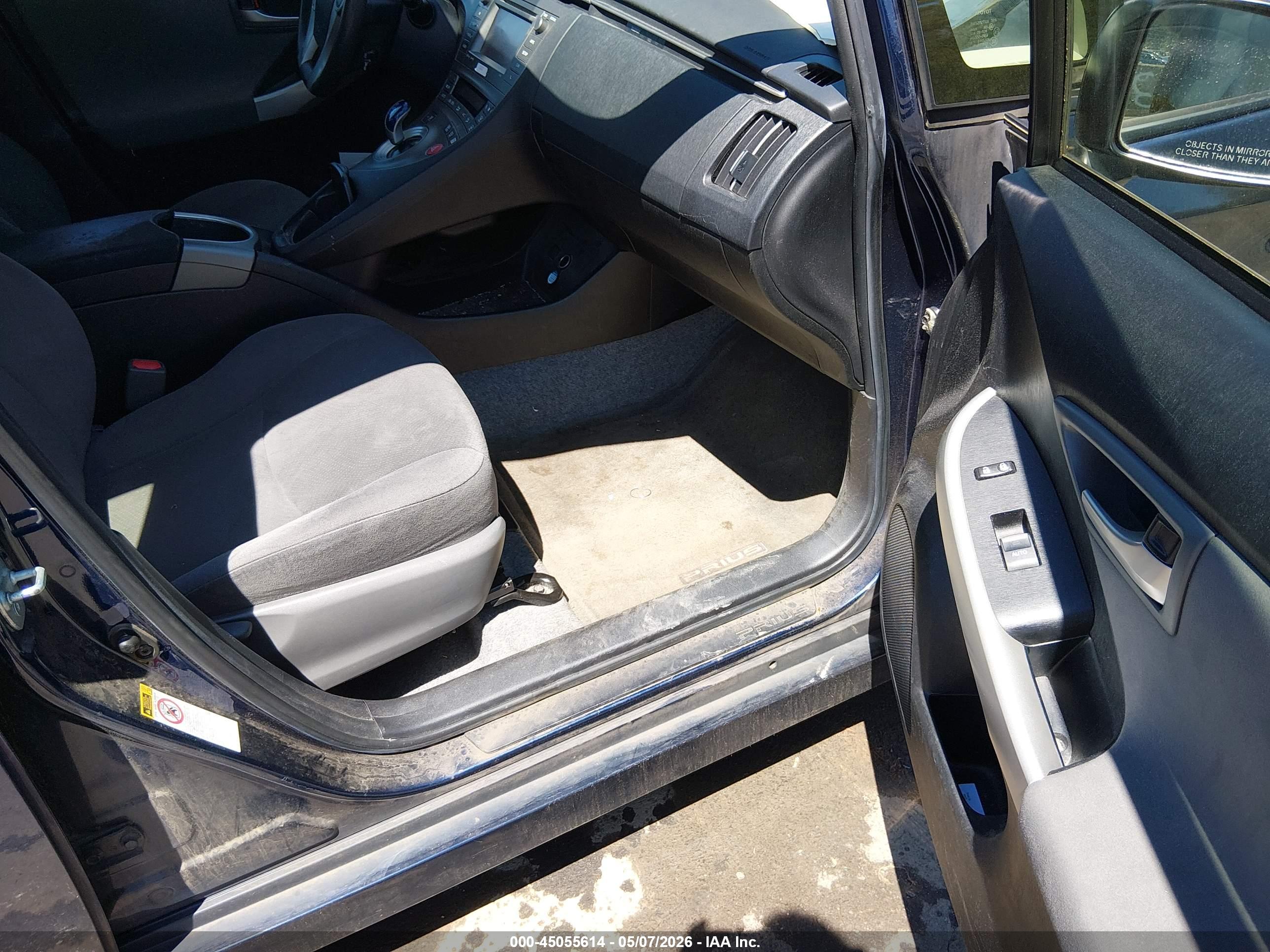TOYOTA PRIUS image 5