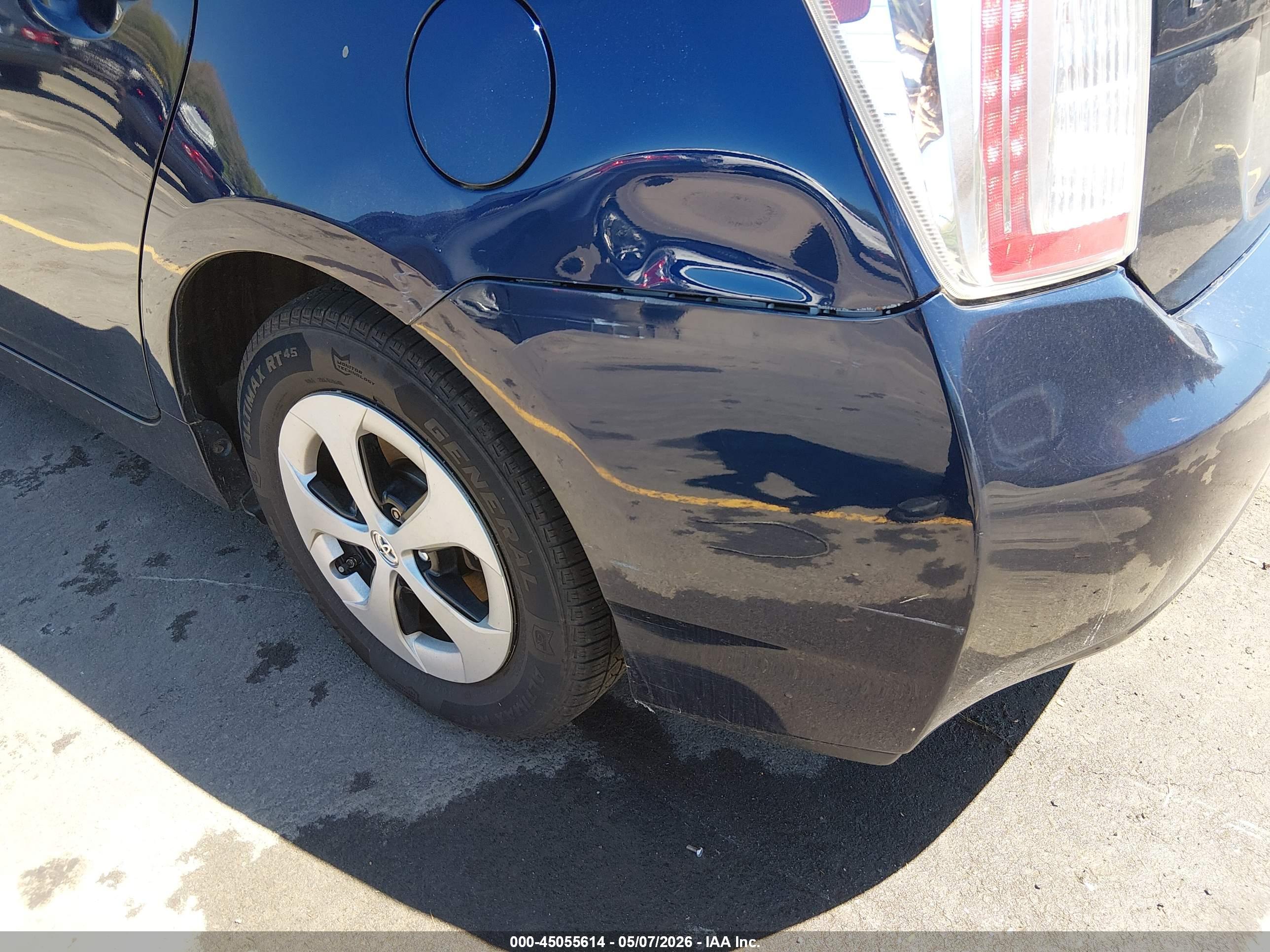TOYOTA PRIUS image 6