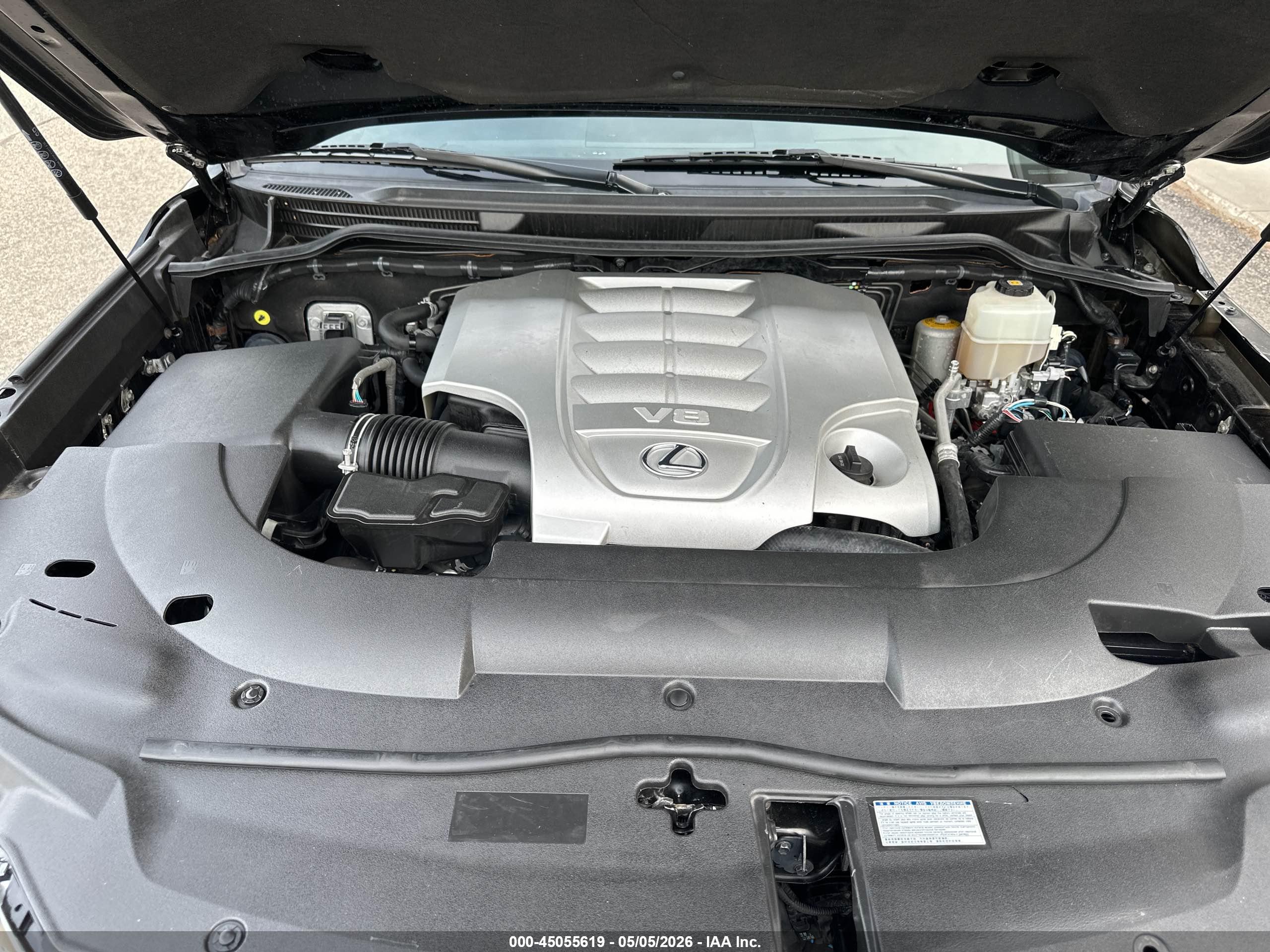 LEXUS LX image 10