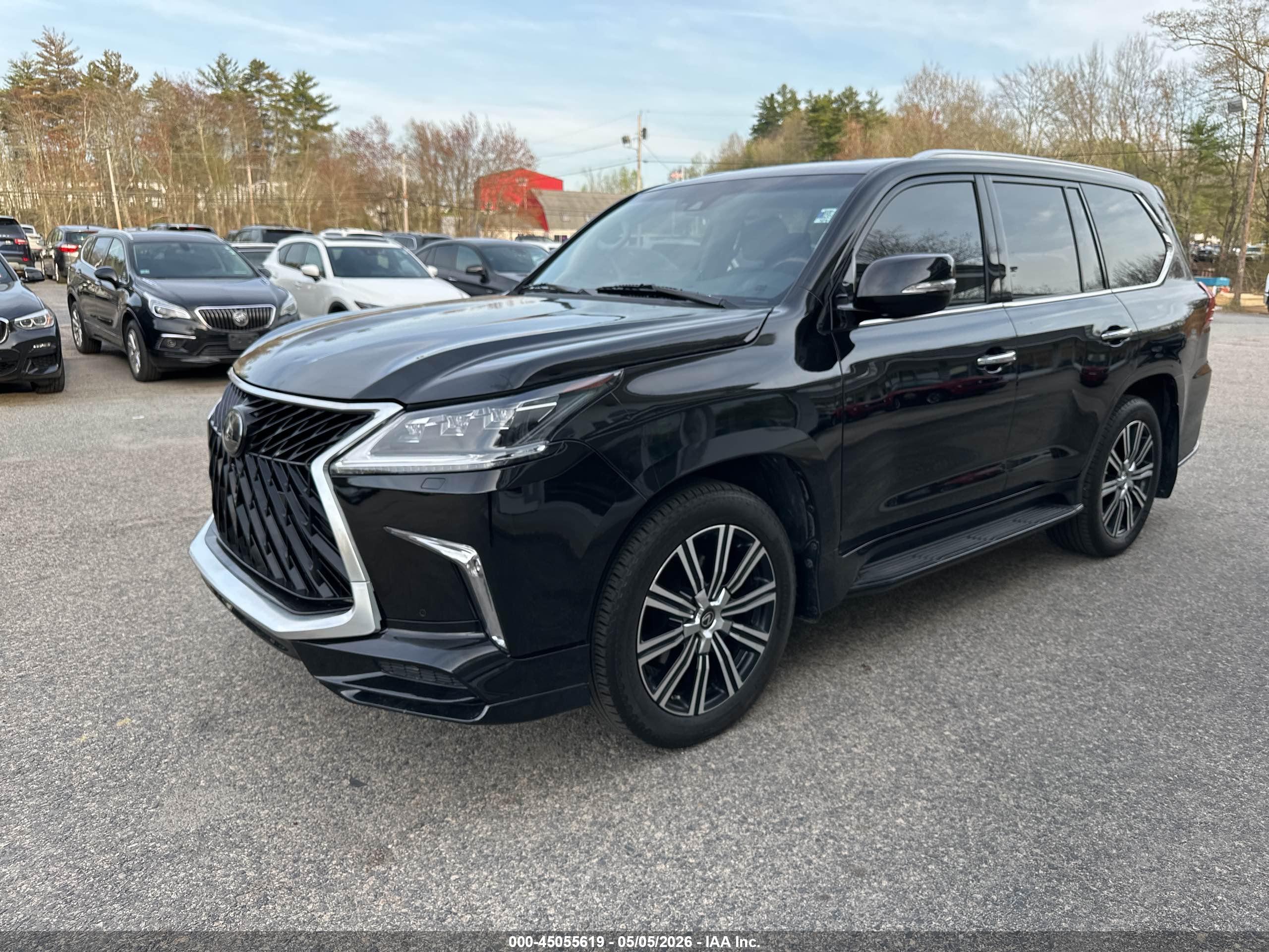 LEXUS LX image 2
