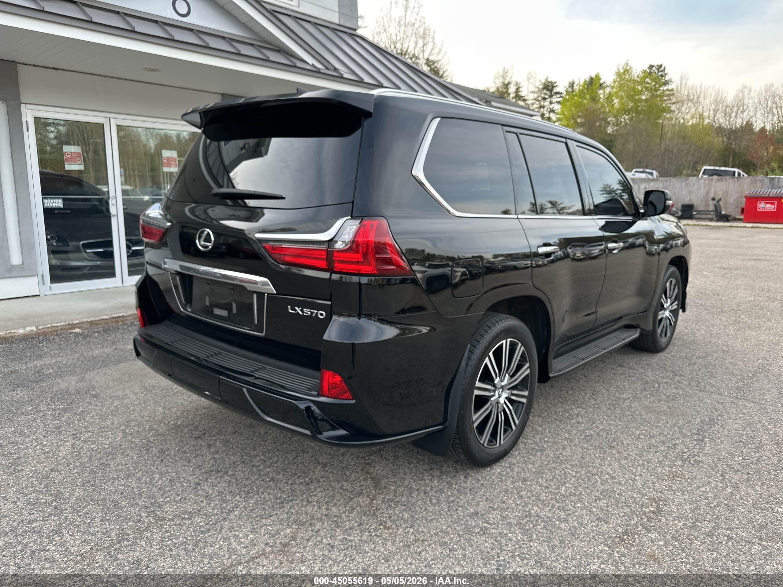LEXUS LX image 4