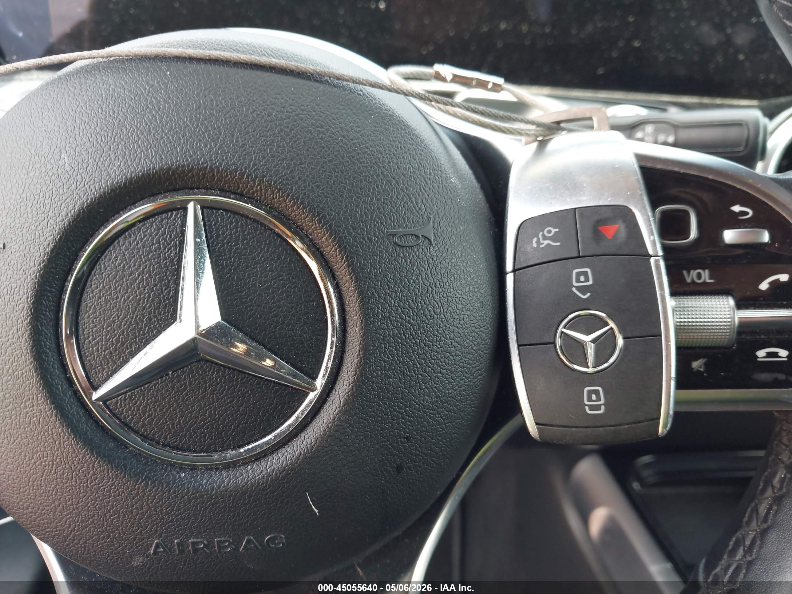MERCEDES-BENZ GLB image 11