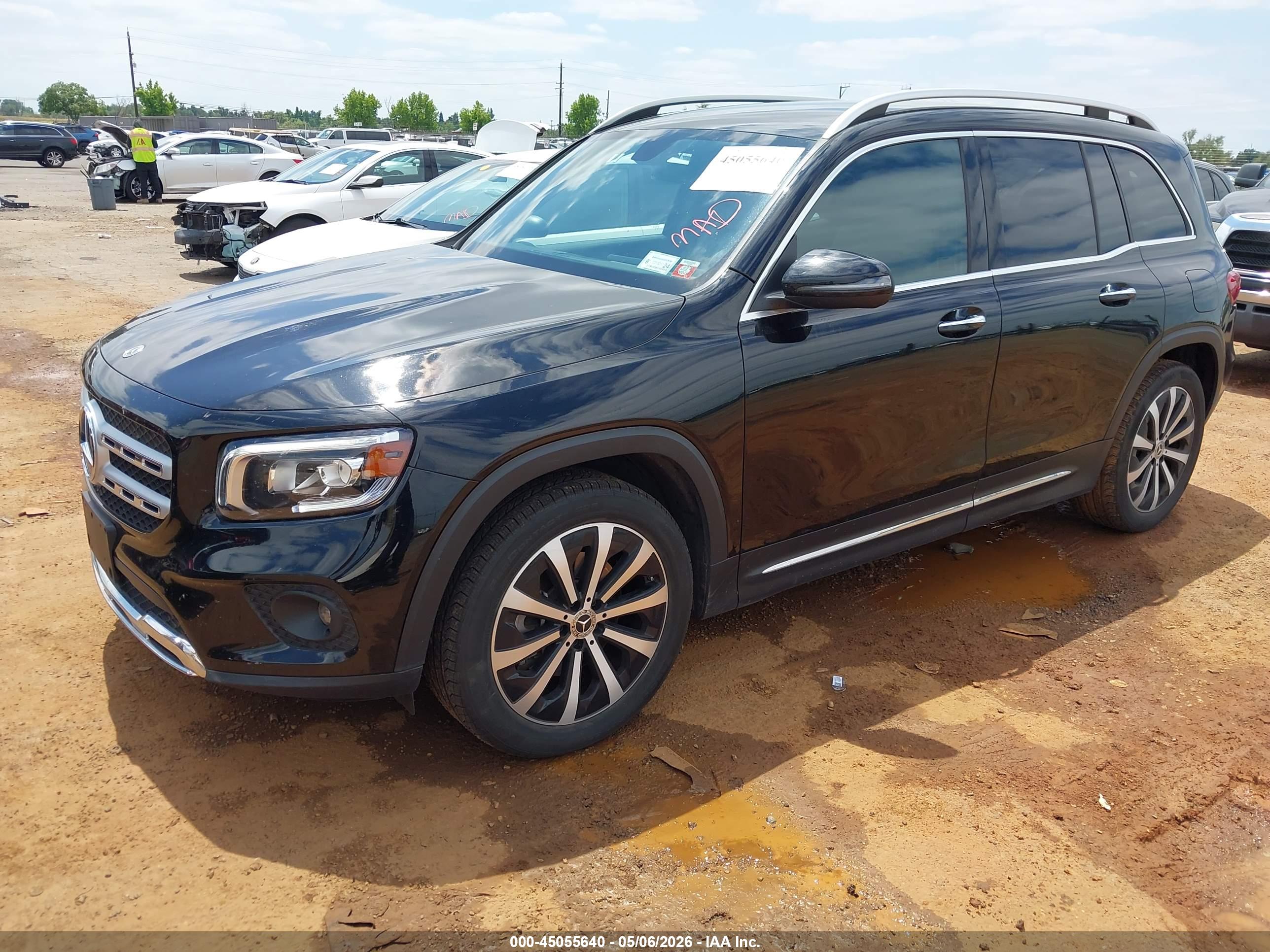 MERCEDES-BENZ GLB image 2