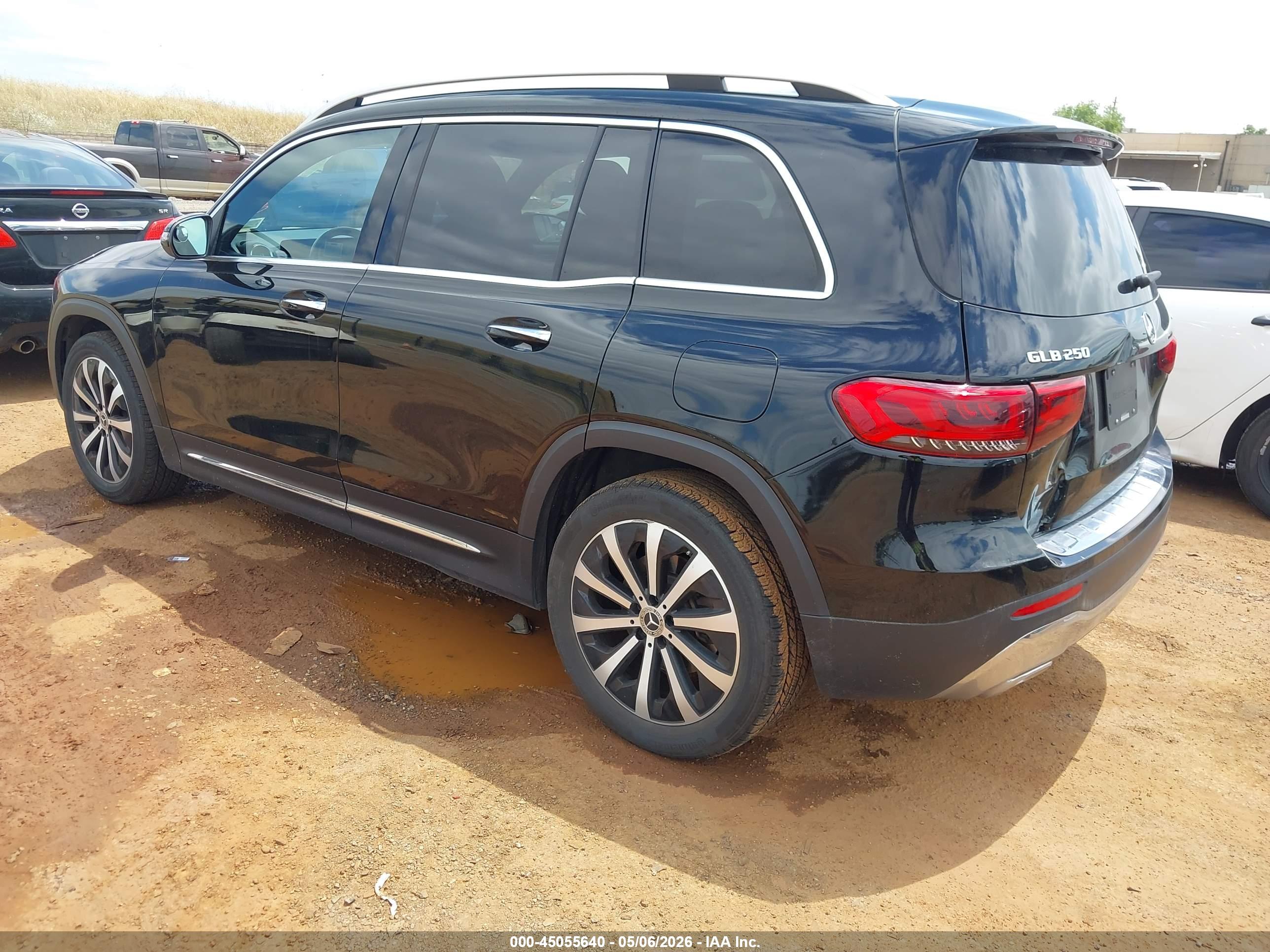 MERCEDES-BENZ GLB image 3