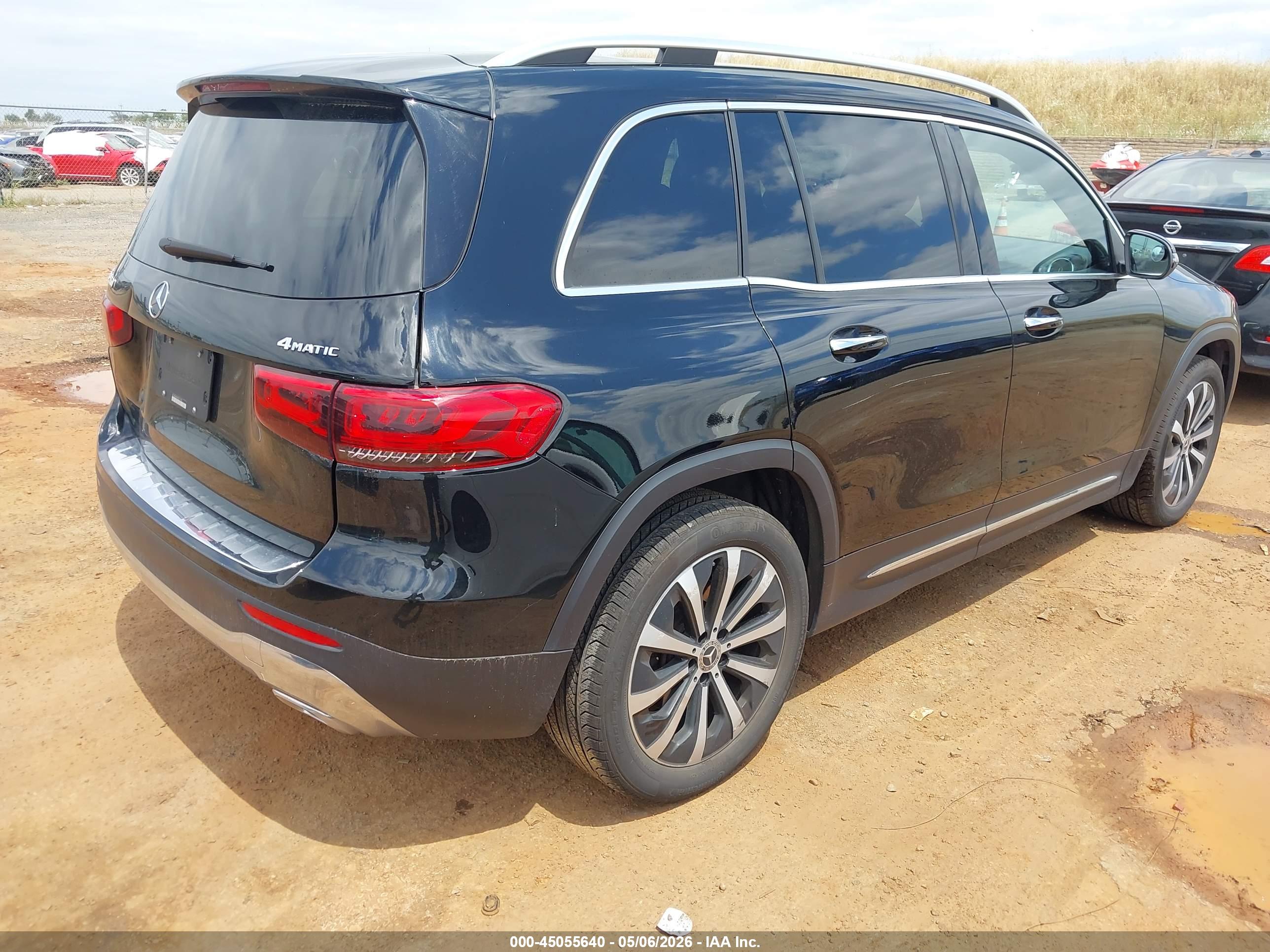 MERCEDES-BENZ GLB image 4