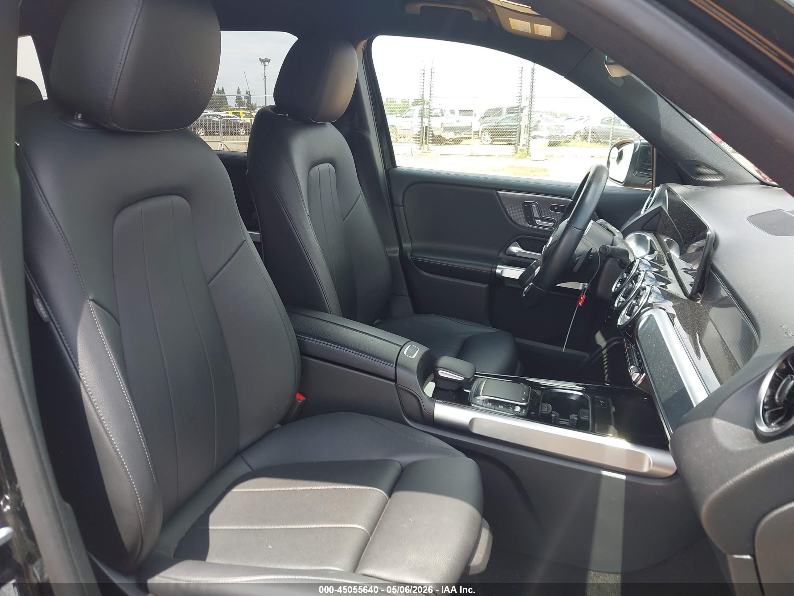 MERCEDES-BENZ GLB image 5