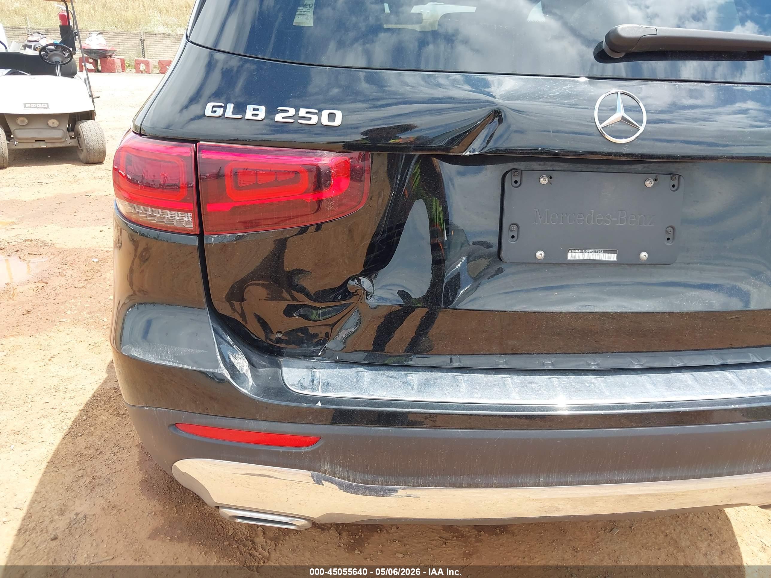 MERCEDES-BENZ GLB image 6