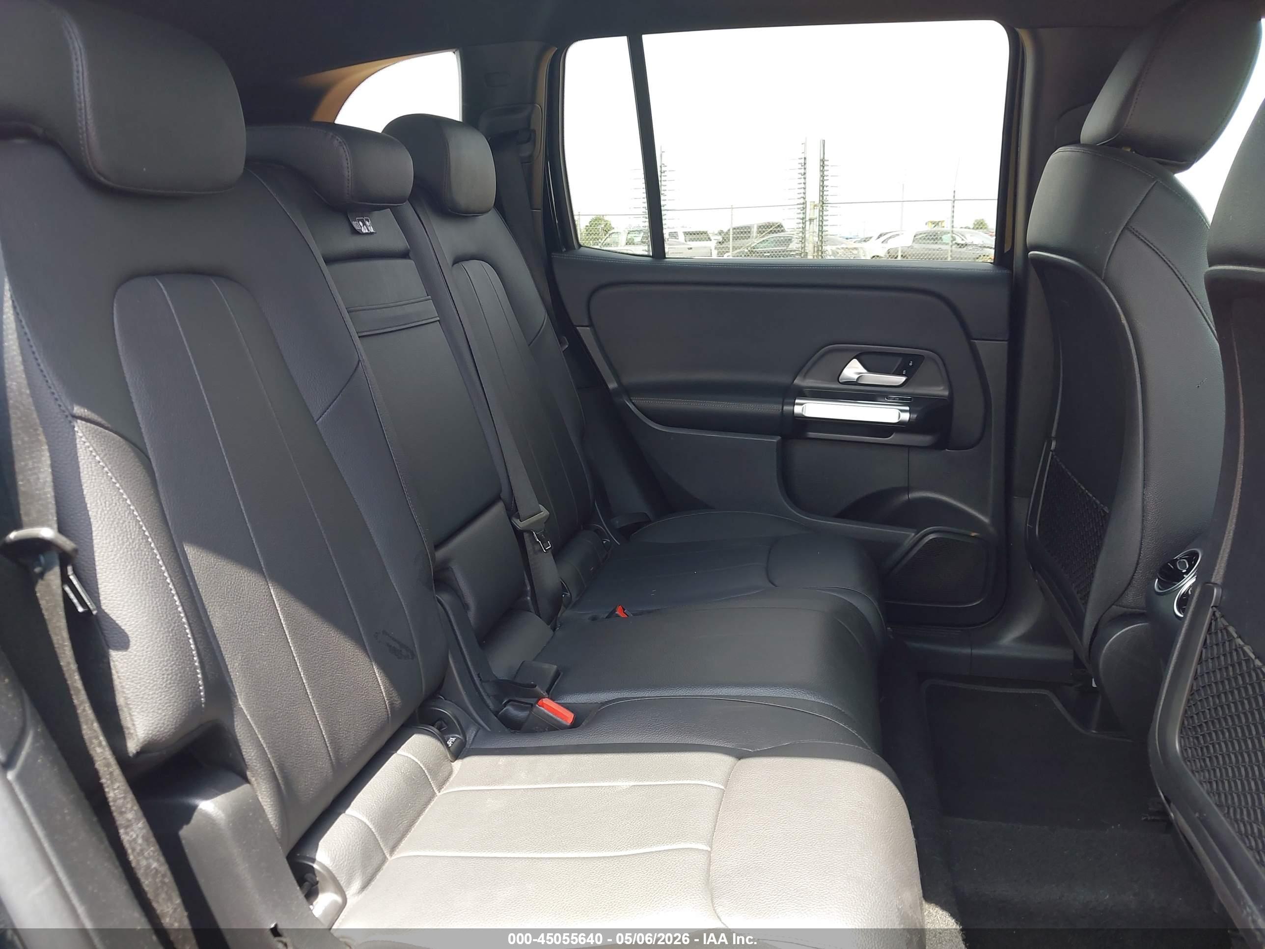 MERCEDES-BENZ GLB image 8