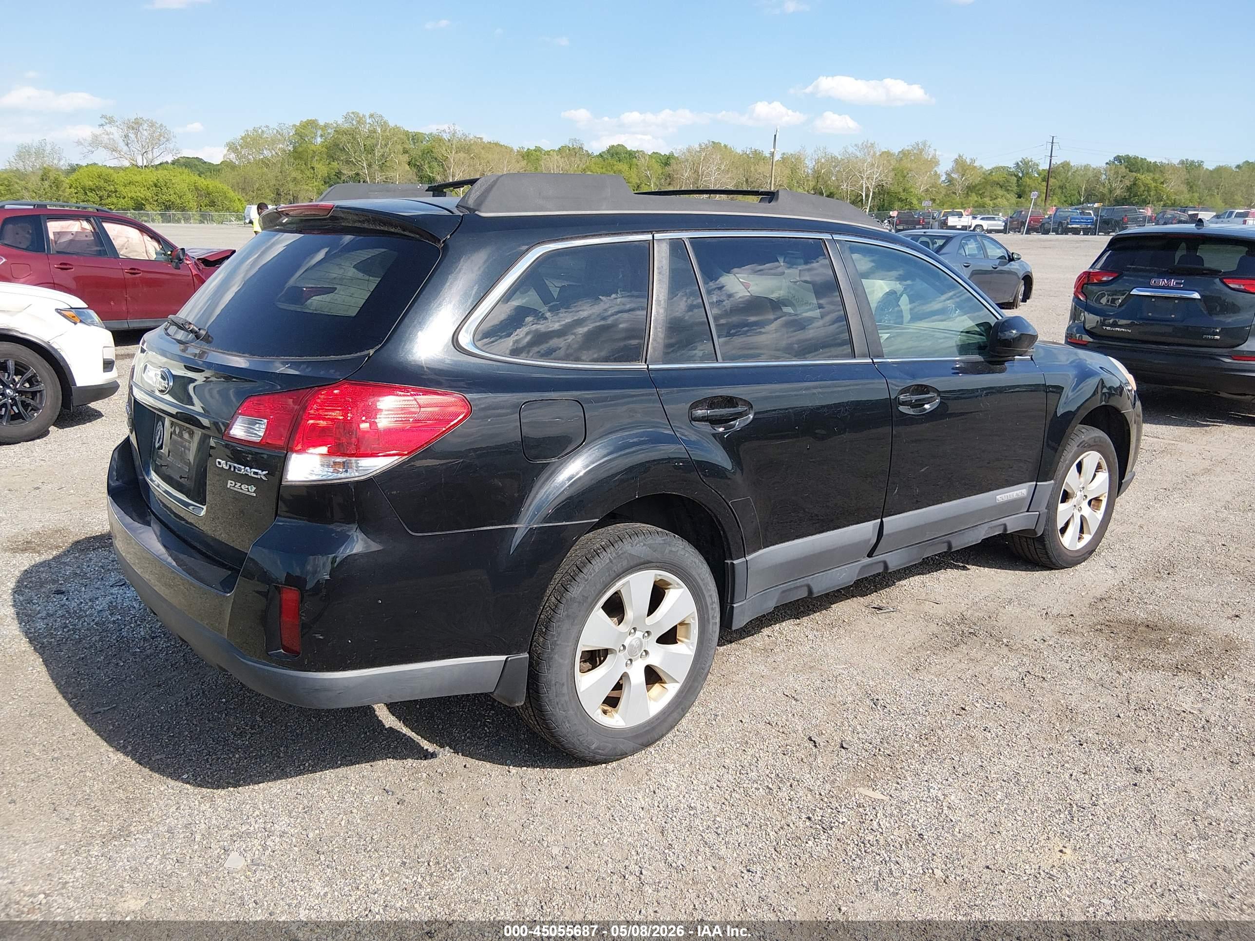 SUBARU OUTBACK image 4