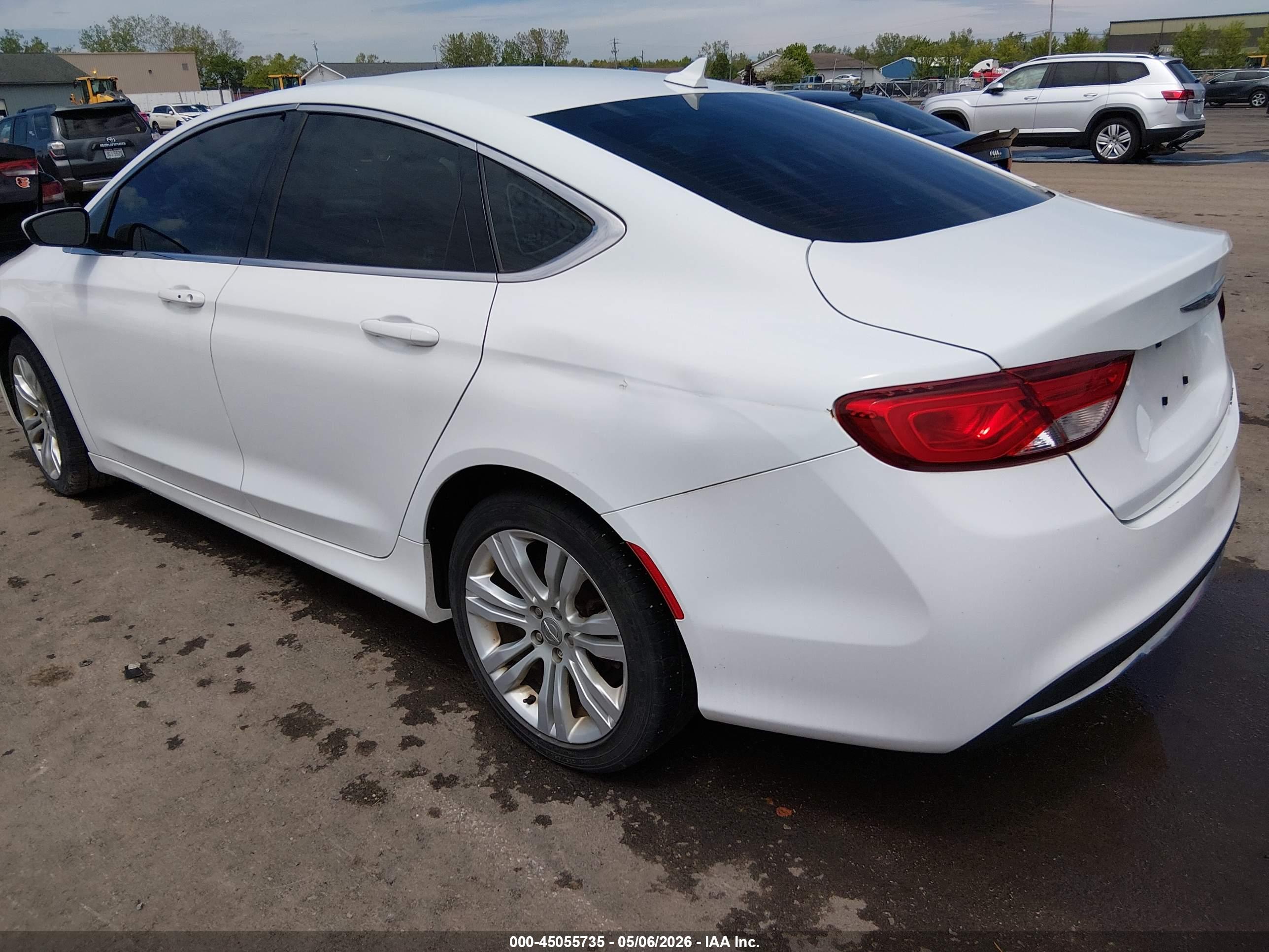 CHRYSLER 200 image 3