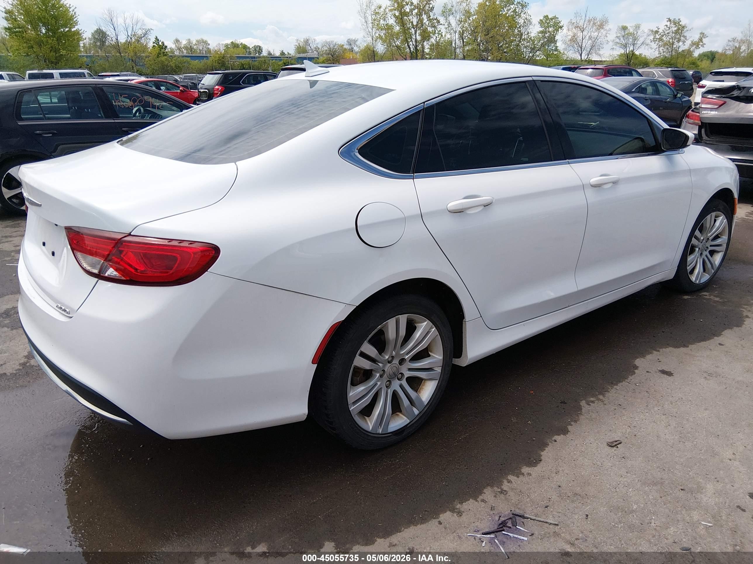 CHRYSLER 200 image 4