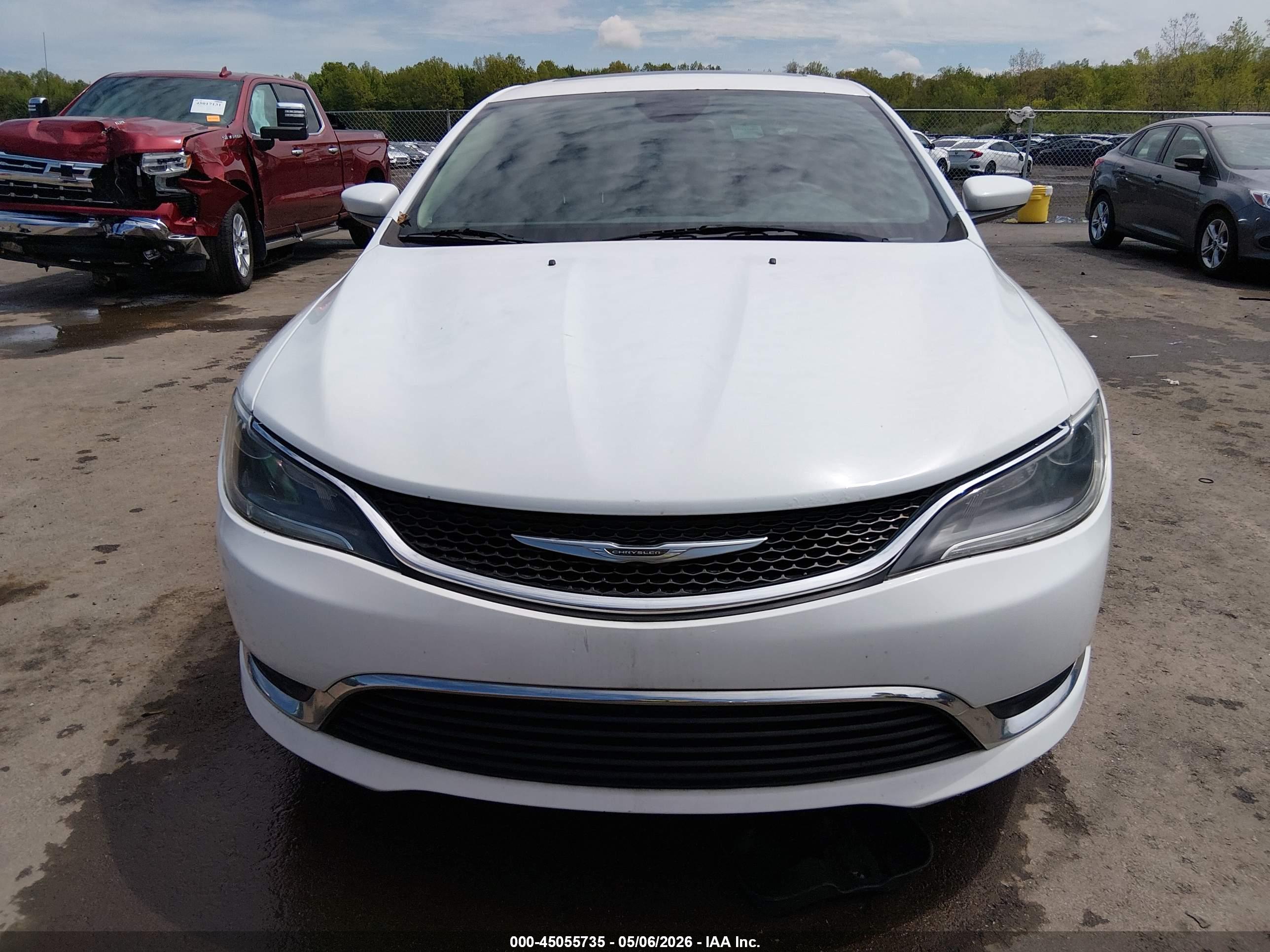 CHRYSLER 200 image 6