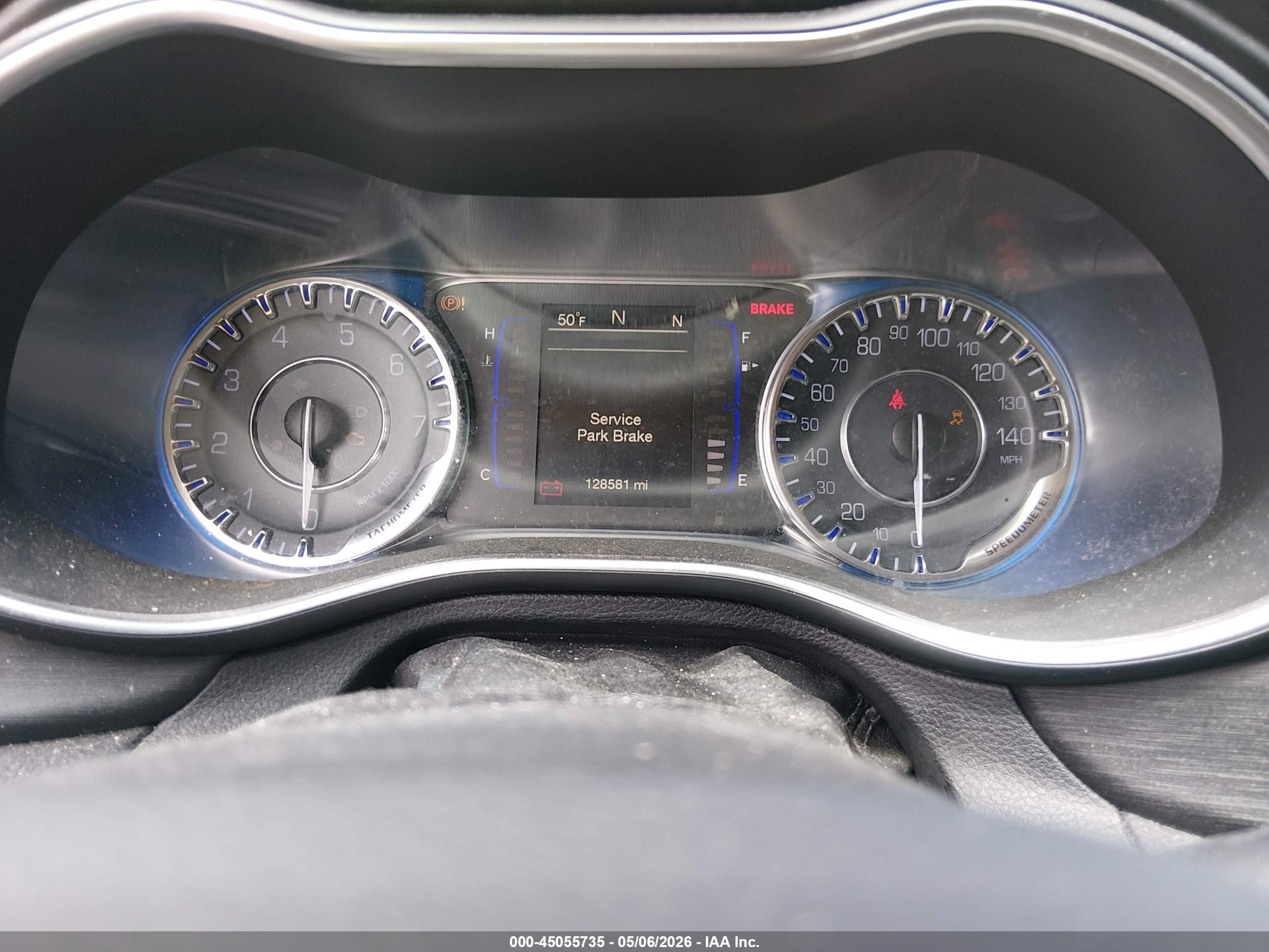 CHRYSLER 200 image 7