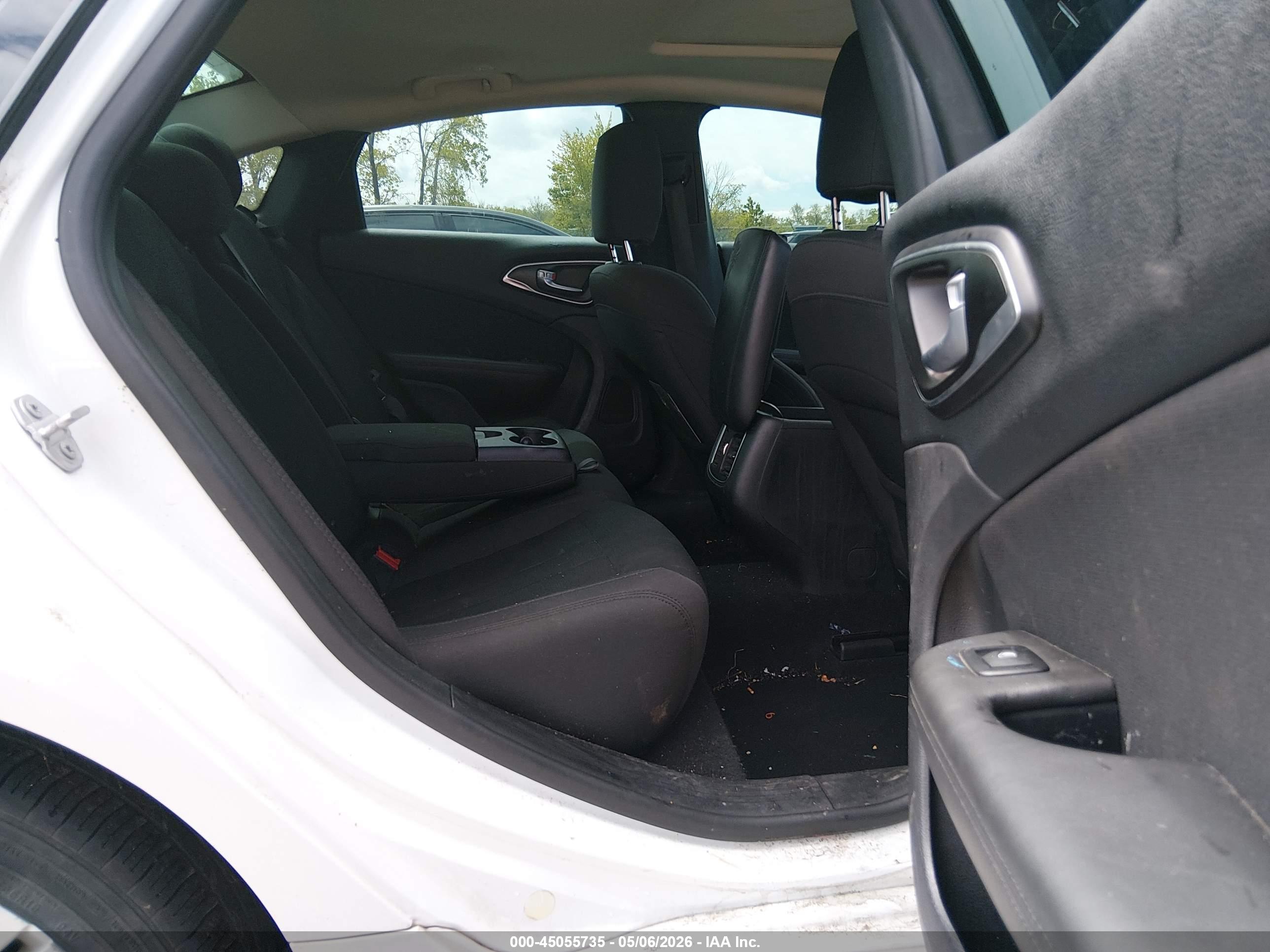 CHRYSLER 200 image 8